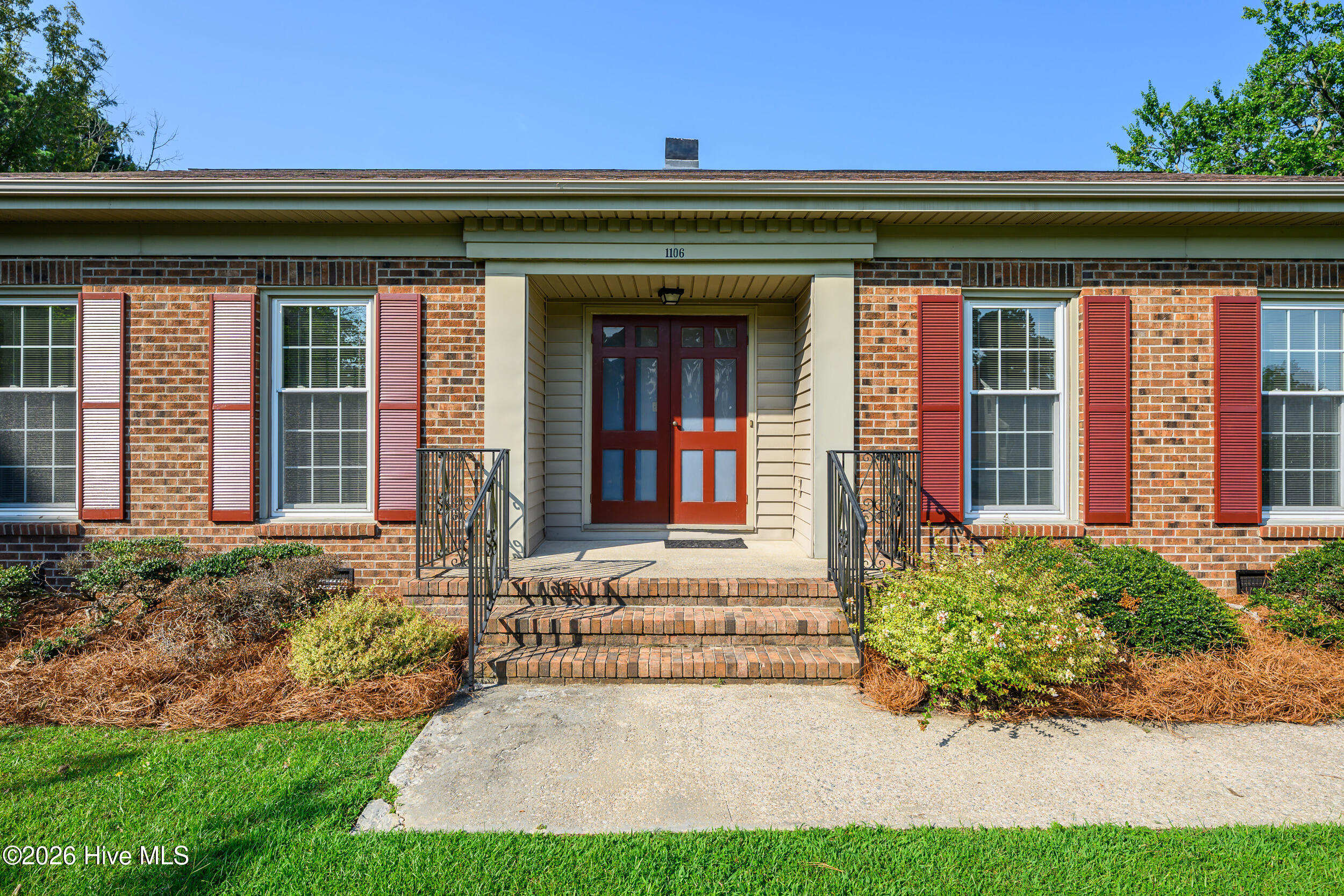 1106 Crestview Drive Property Photo 3