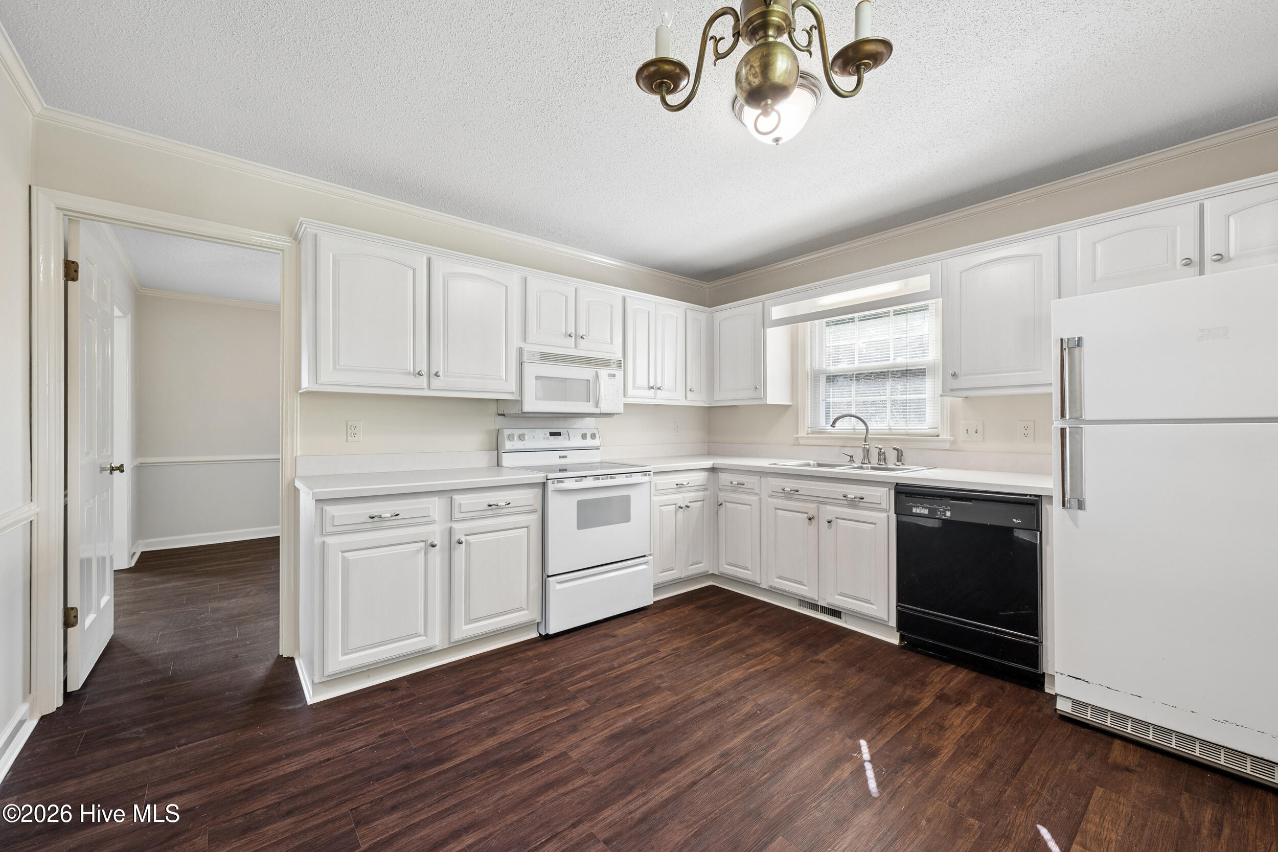 1106 Crestview Drive Property Photo 11