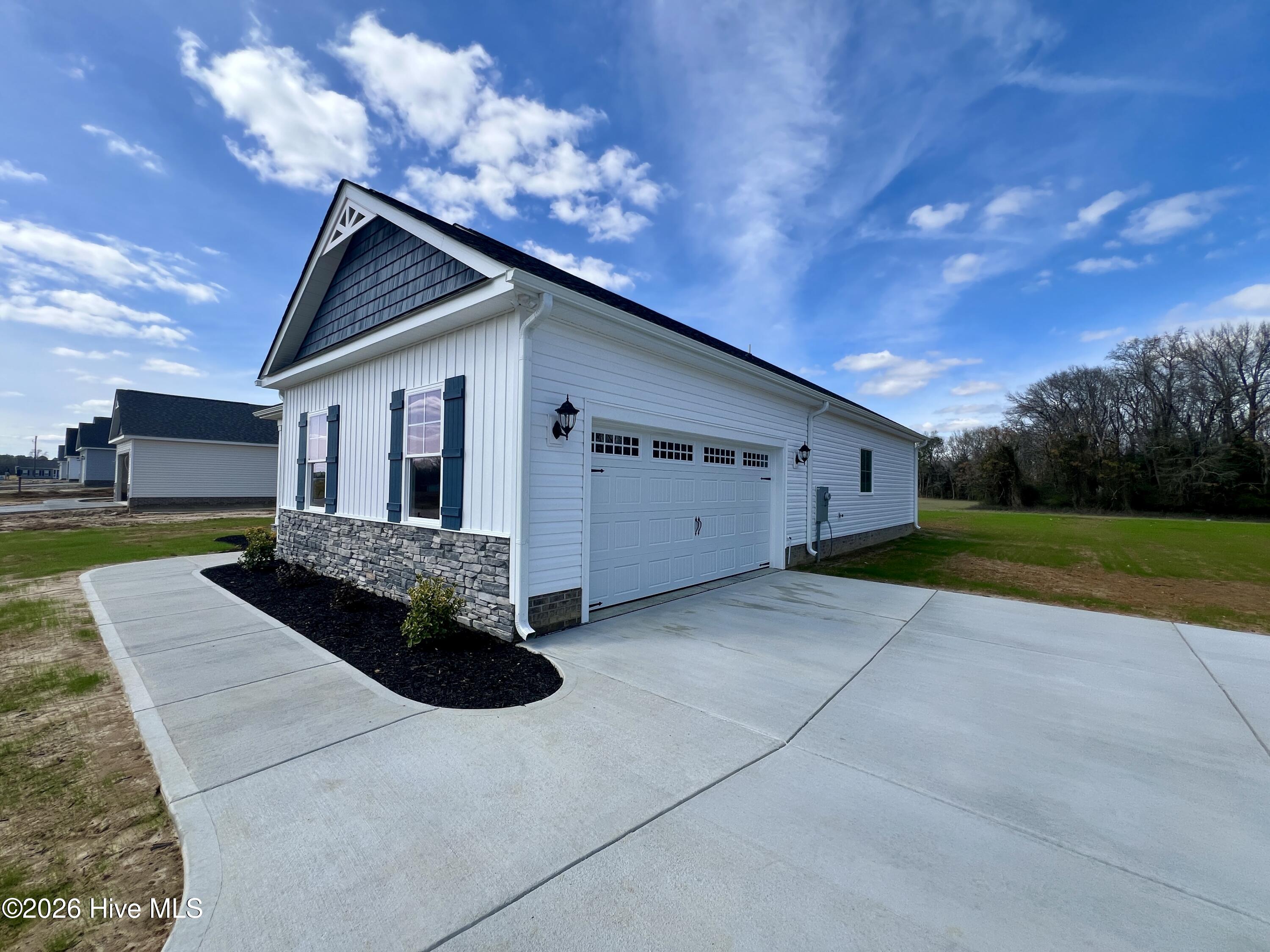 205 Creeks Edge Drive Property Photo 3
