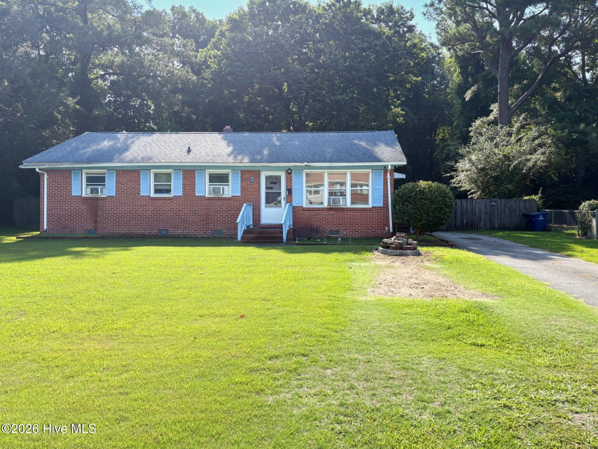 110 Long Acres Drive Property Photo 1