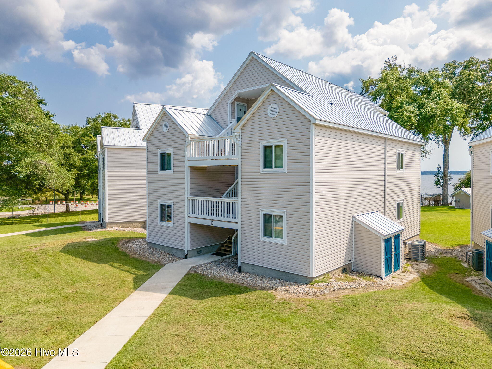 89 Country Club Drive Apt B1 Property Photo 2