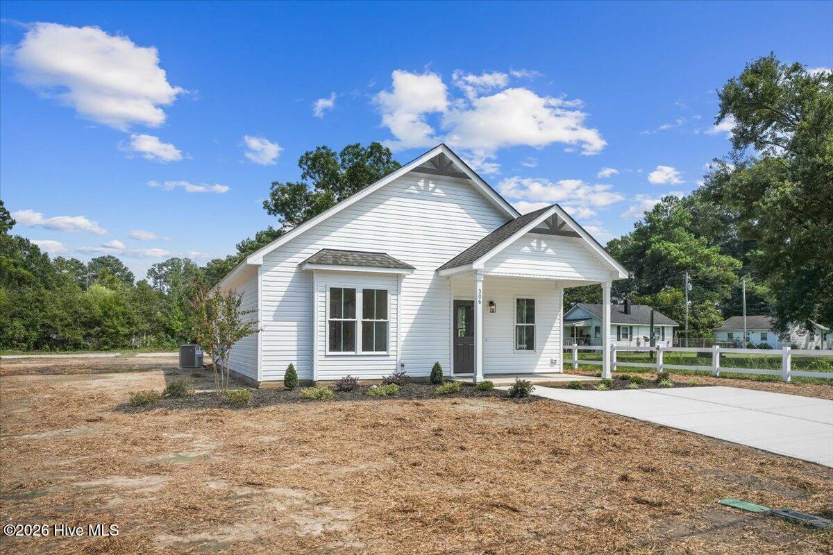 306 S Sycamore Street Property Photo 4