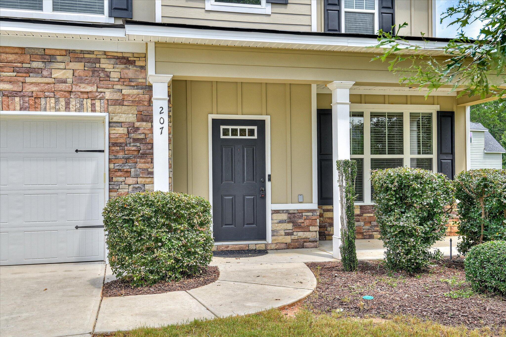 207 Edenbridge Way Property Photo 3