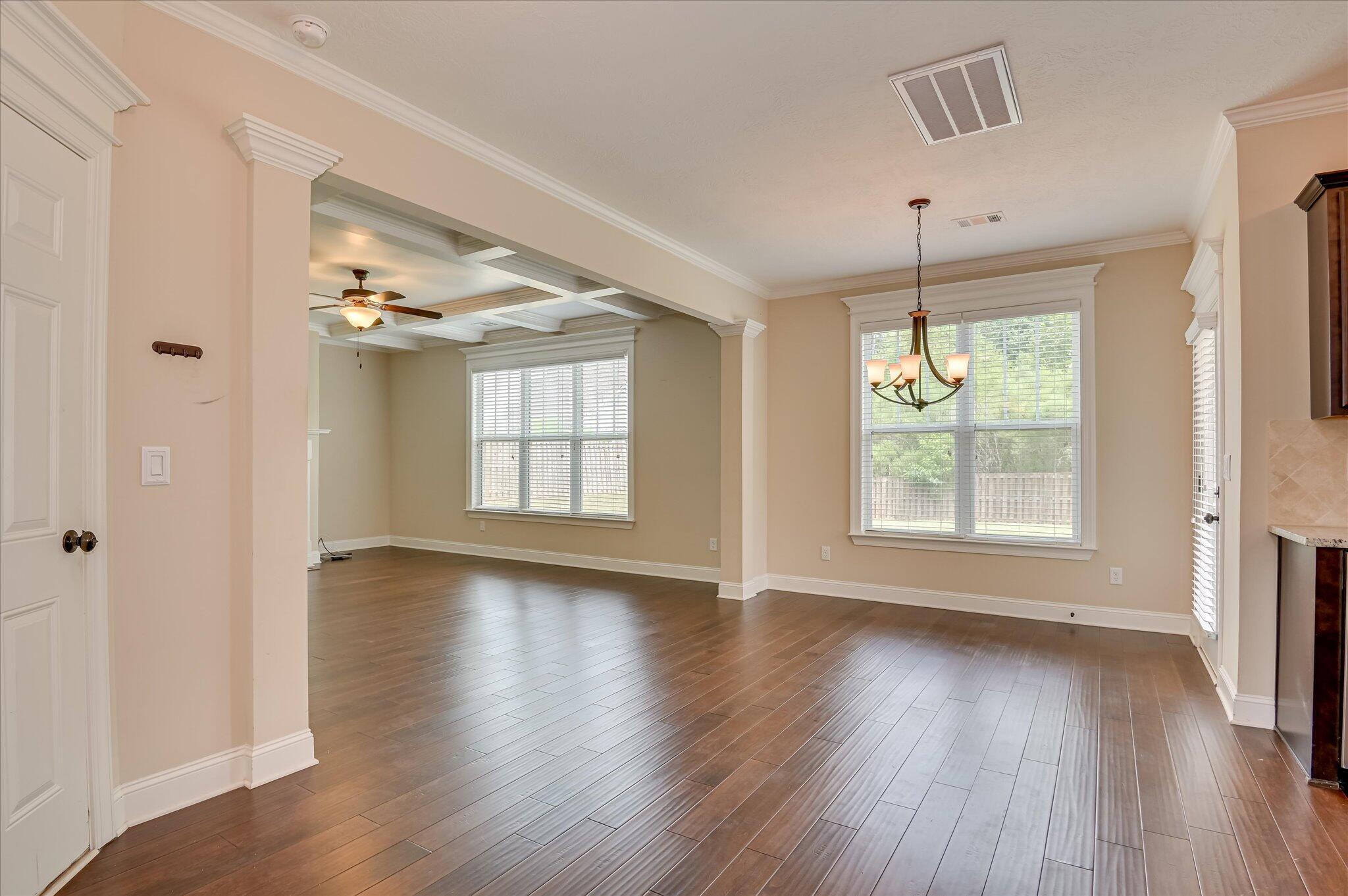 207 Edenbridge Way Property Photo 7
