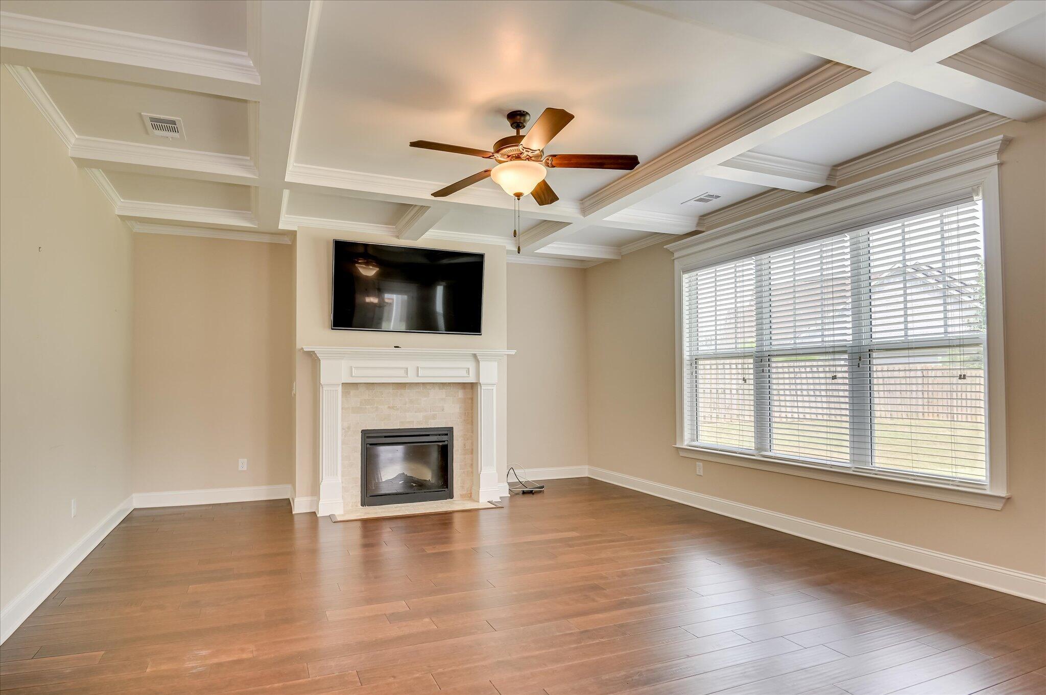 207 Edenbridge Way Property Photo 8