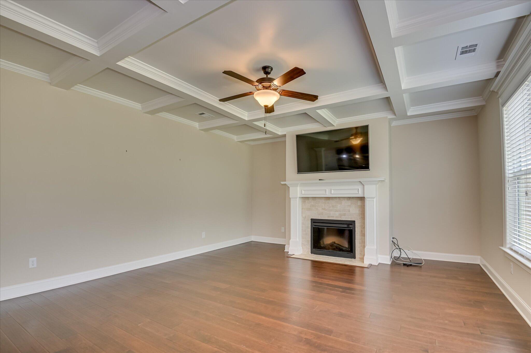 207 Edenbridge Way Property Photo 9