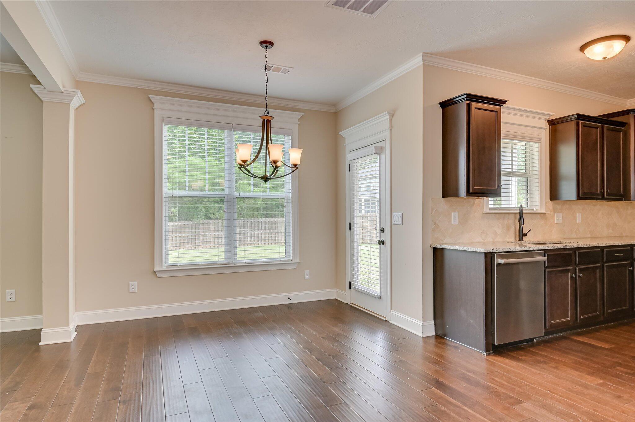 207 Edenbridge Way Property Photo 12
