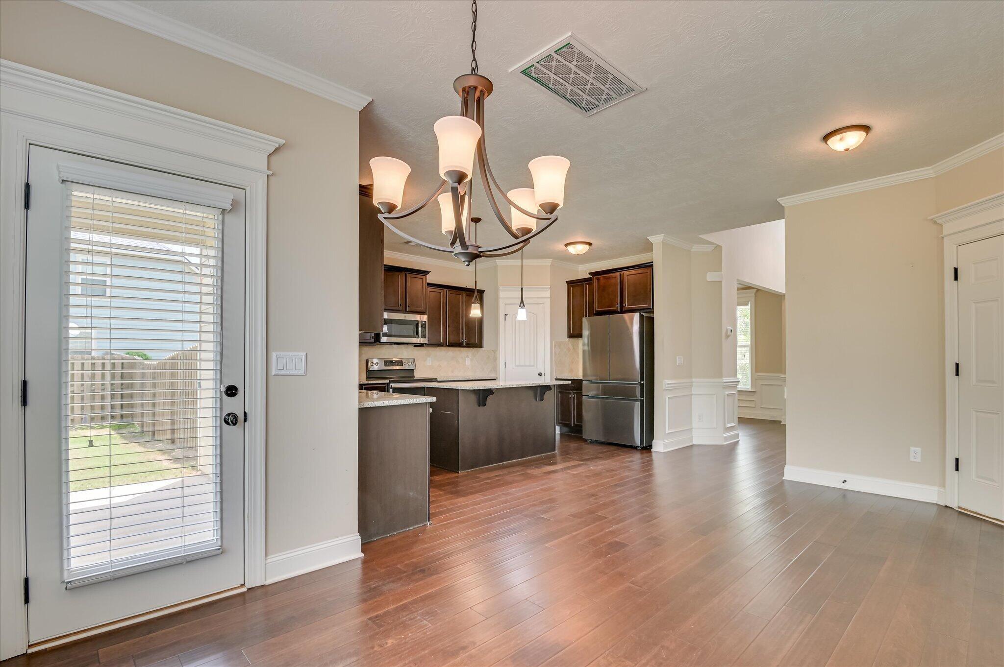 207 Edenbridge Way Property Photo 13