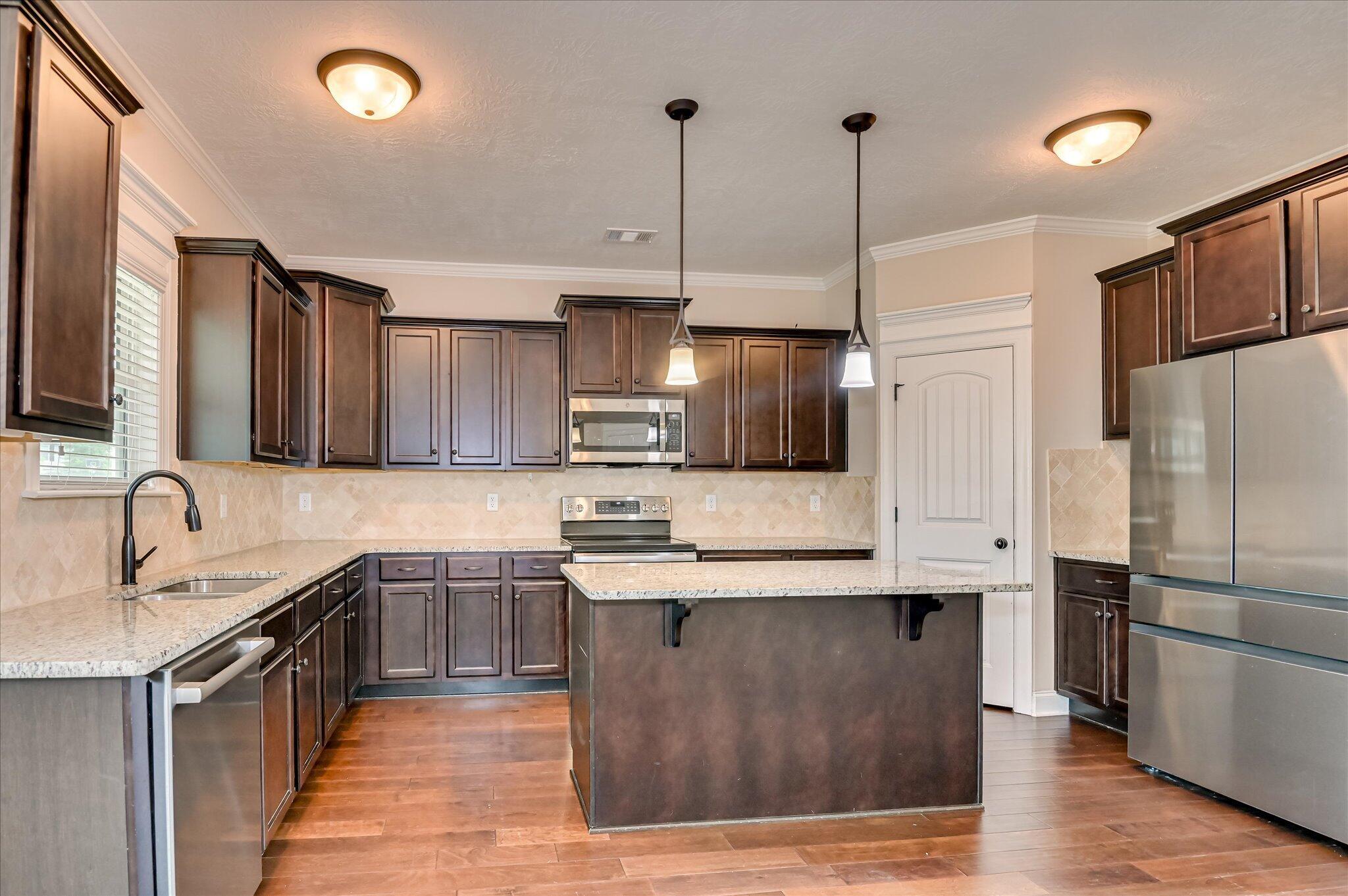 207 Edenbridge Way Property Photo 14