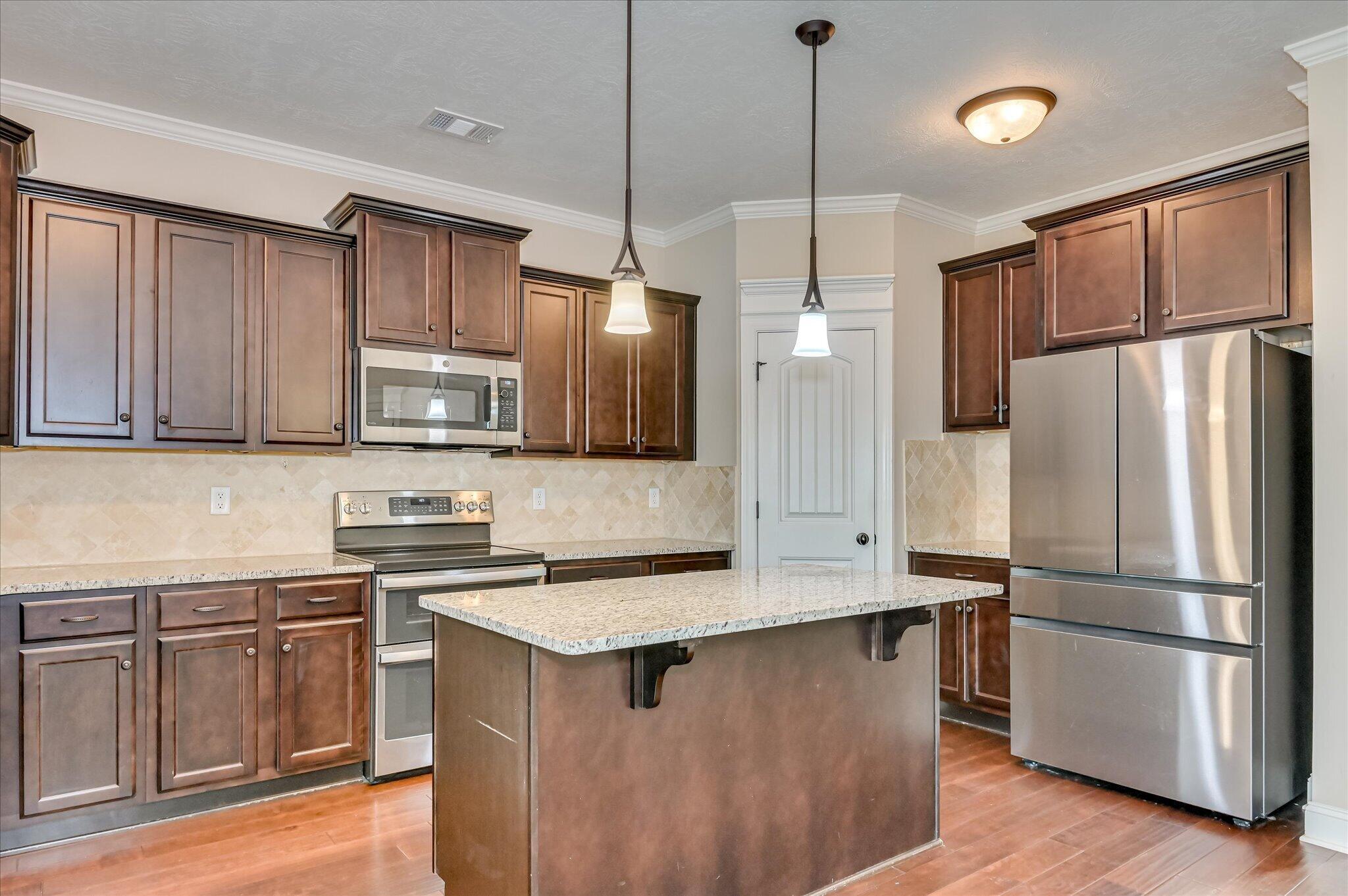 207 Edenbridge Way Property Photo 15