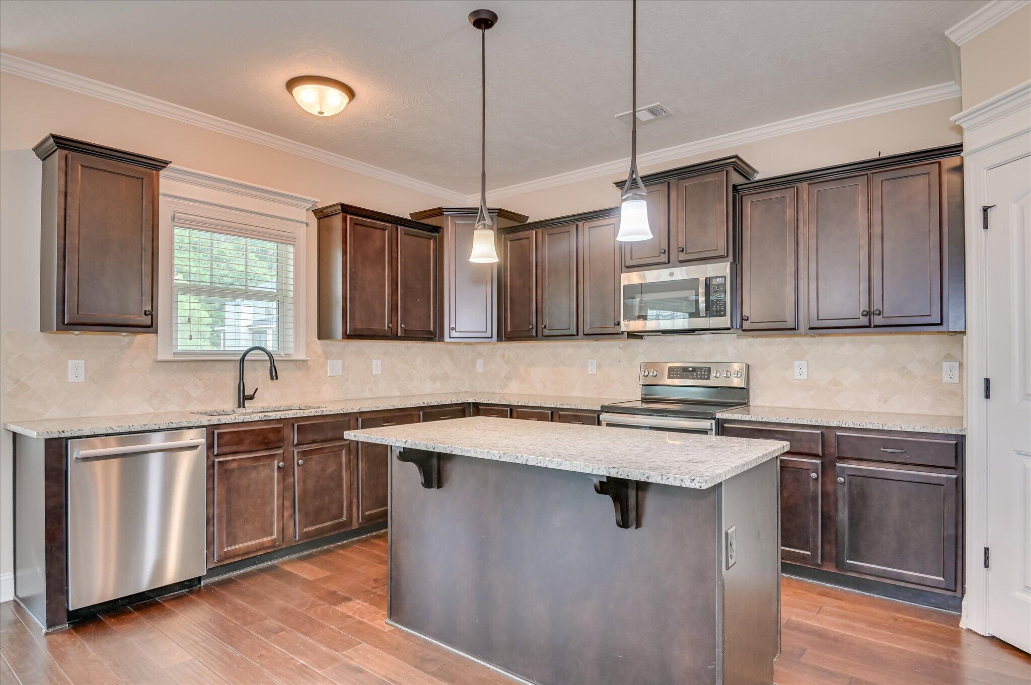 207 Edenbridge Way Property Photo 16