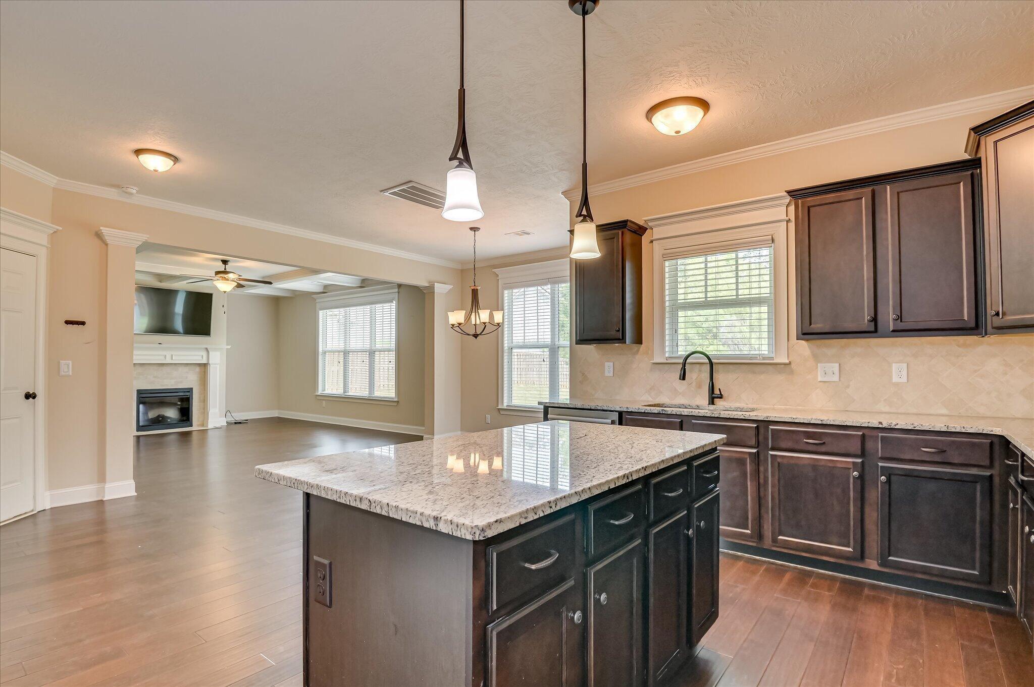 207 Edenbridge Way Property Photo 18