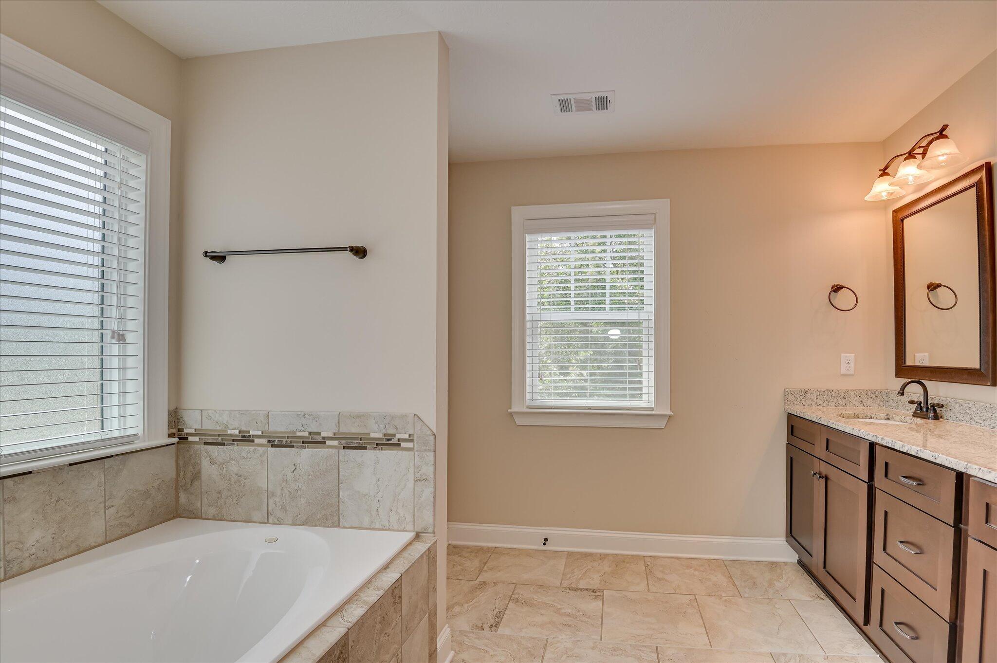 207 Edenbridge Way Property Photo 29