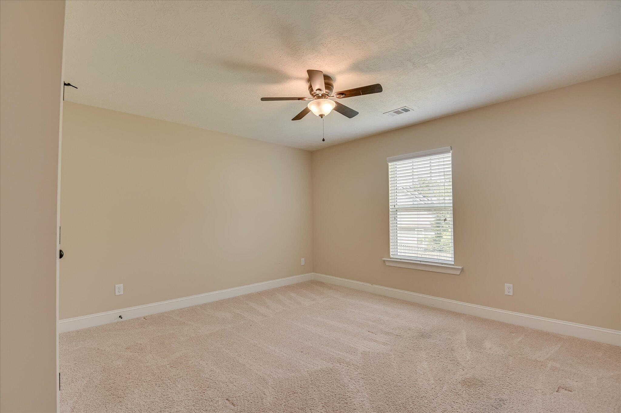 207 Edenbridge Way Property Photo 33