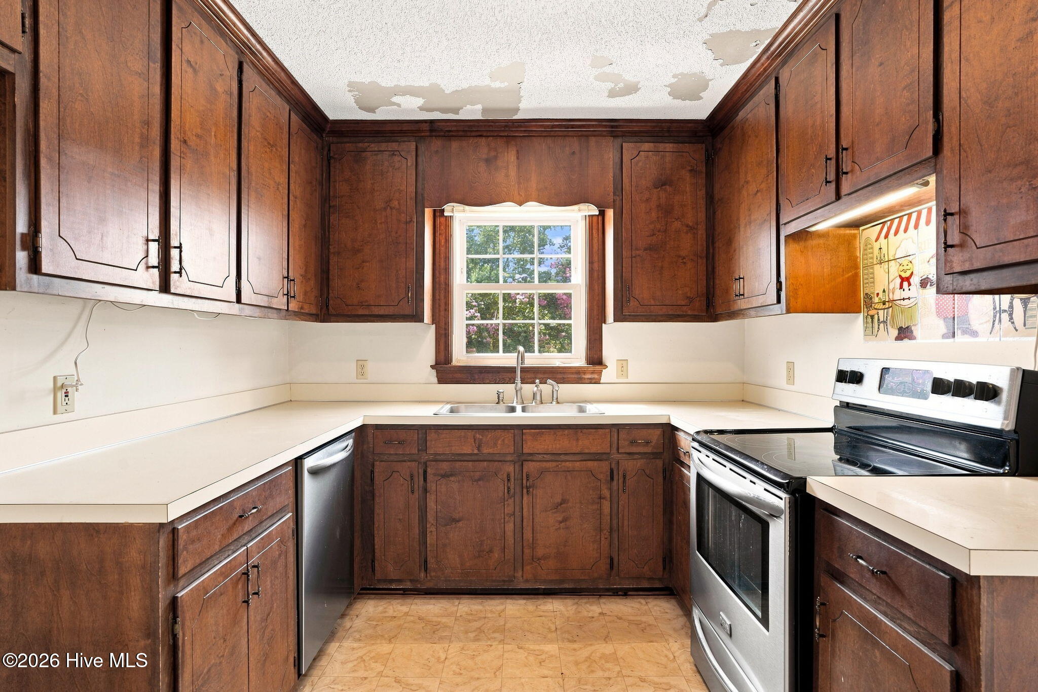 9438 Colonial Drive Property Photo 10