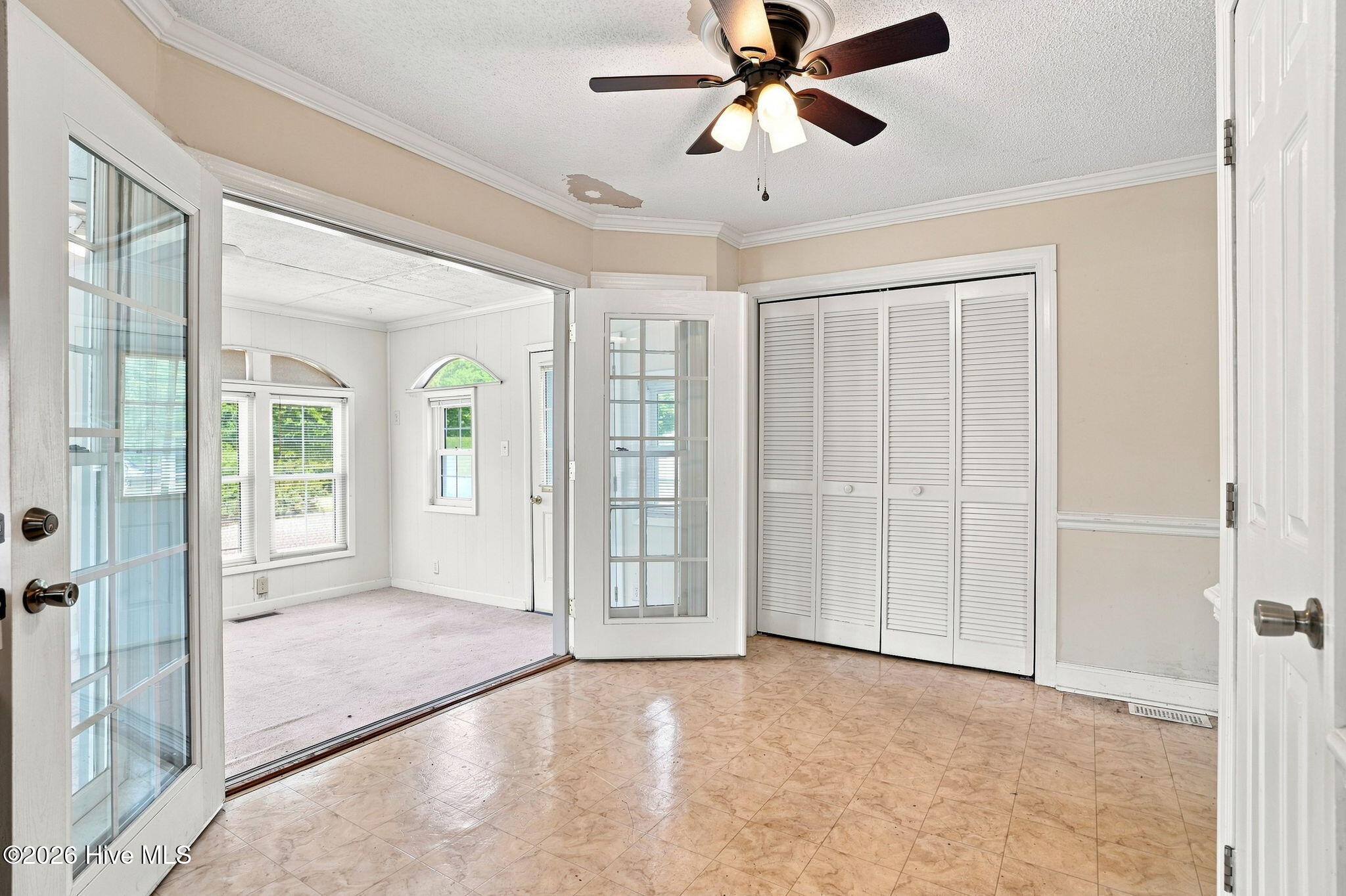9438 Colonial Drive Property Photo 11