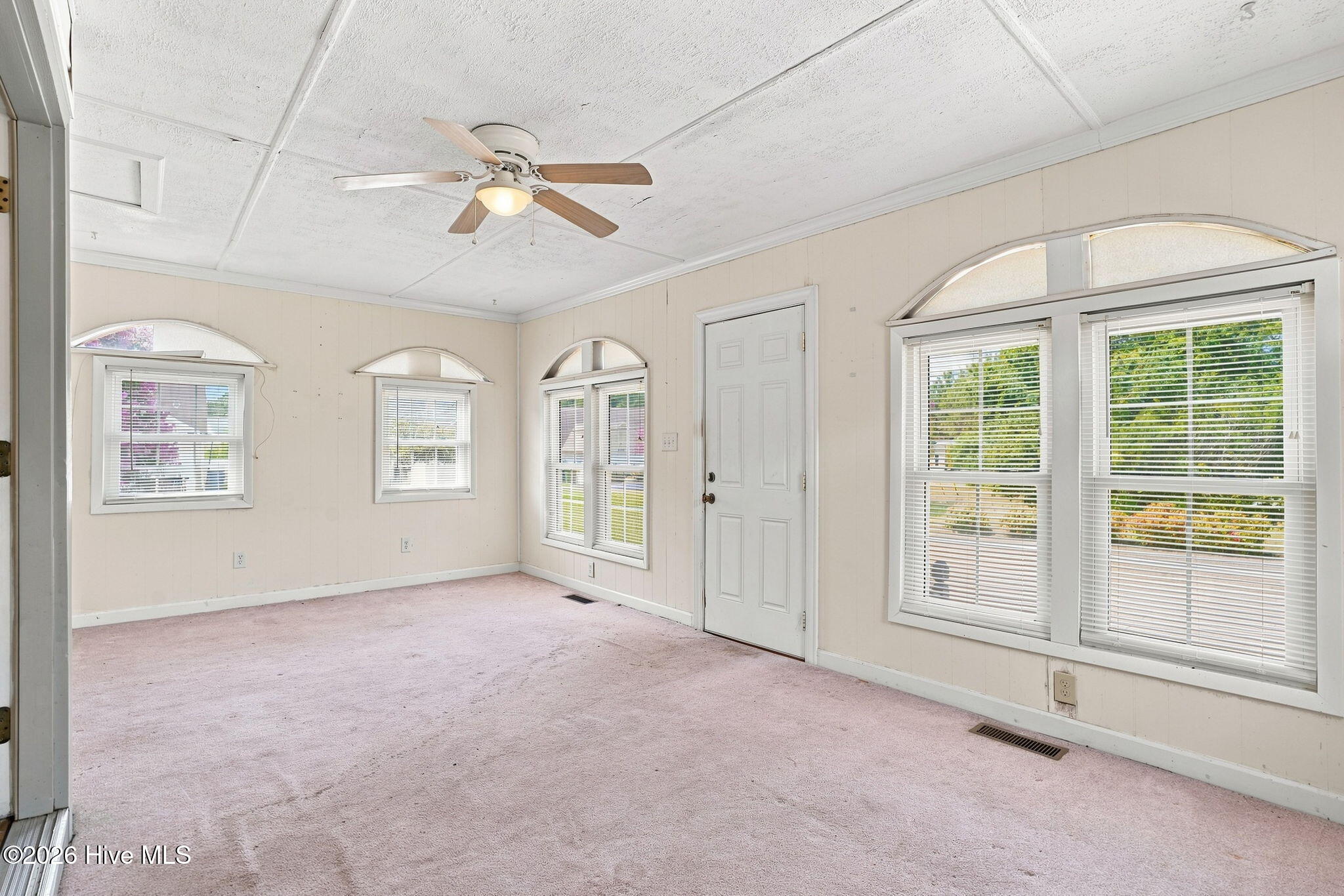 9438 Colonial Drive Property Photo 13