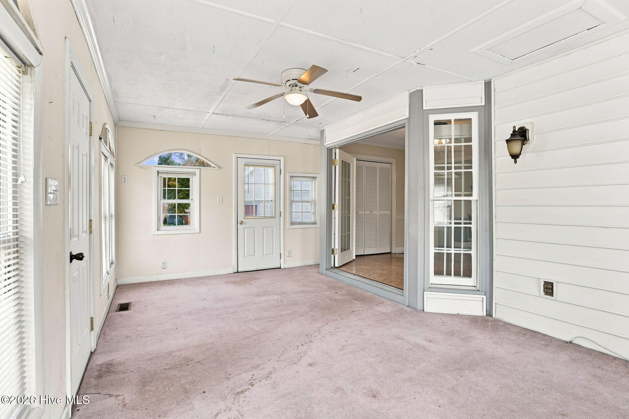 9438 Colonial Drive Property Photo 15