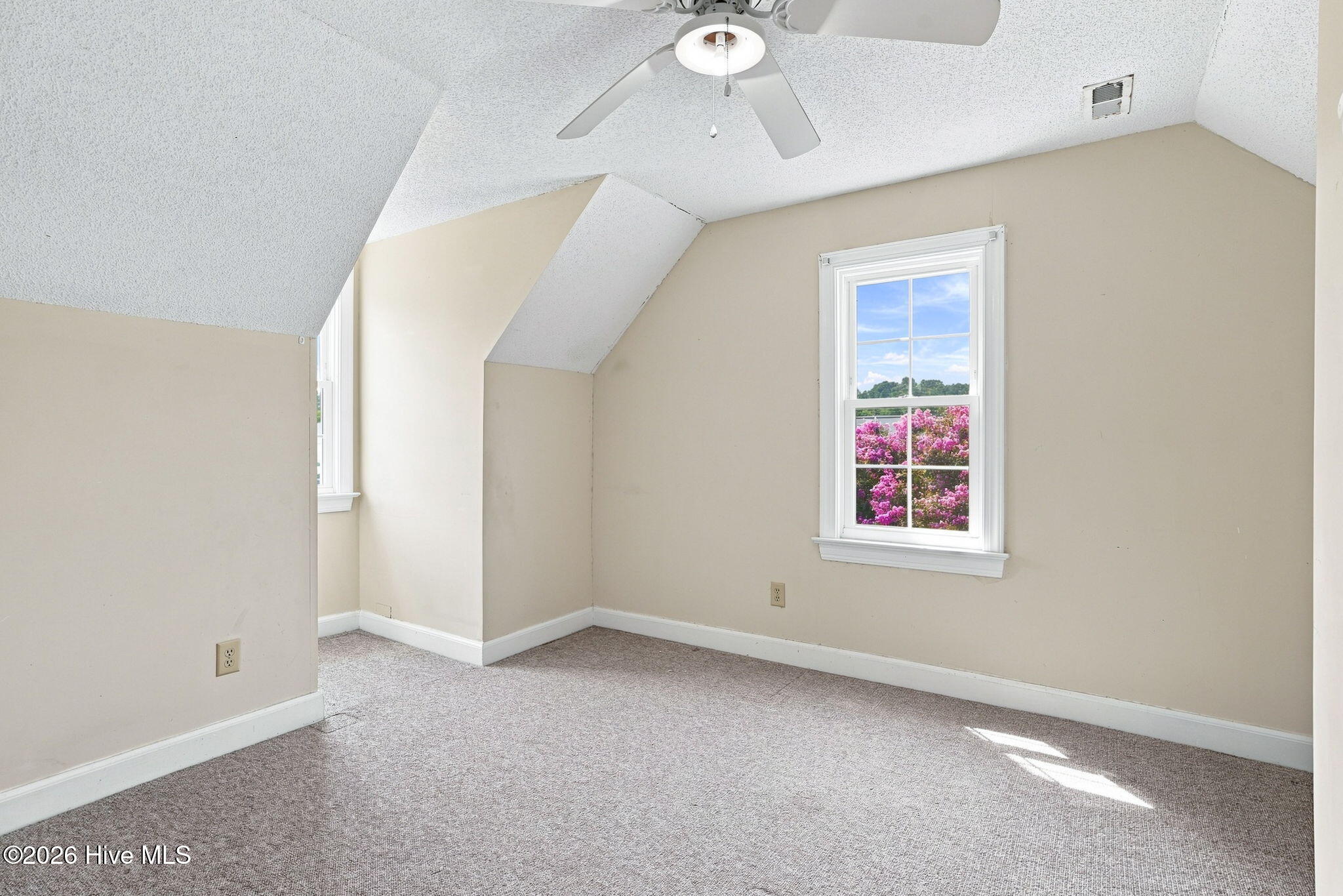 9438 Colonial Drive Property Photo 22