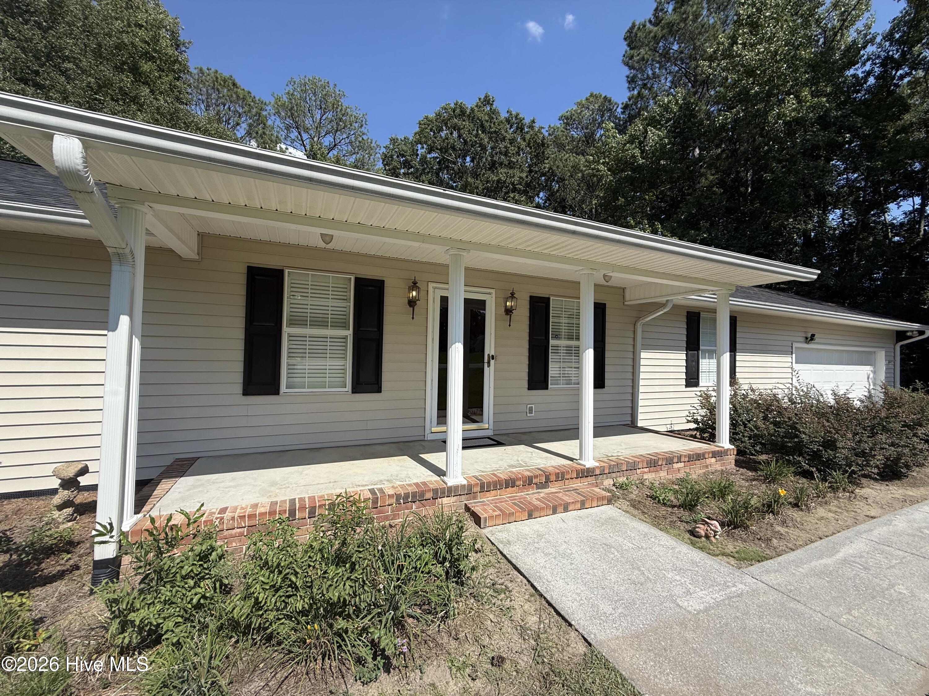 422 King Lane Property Photo 2