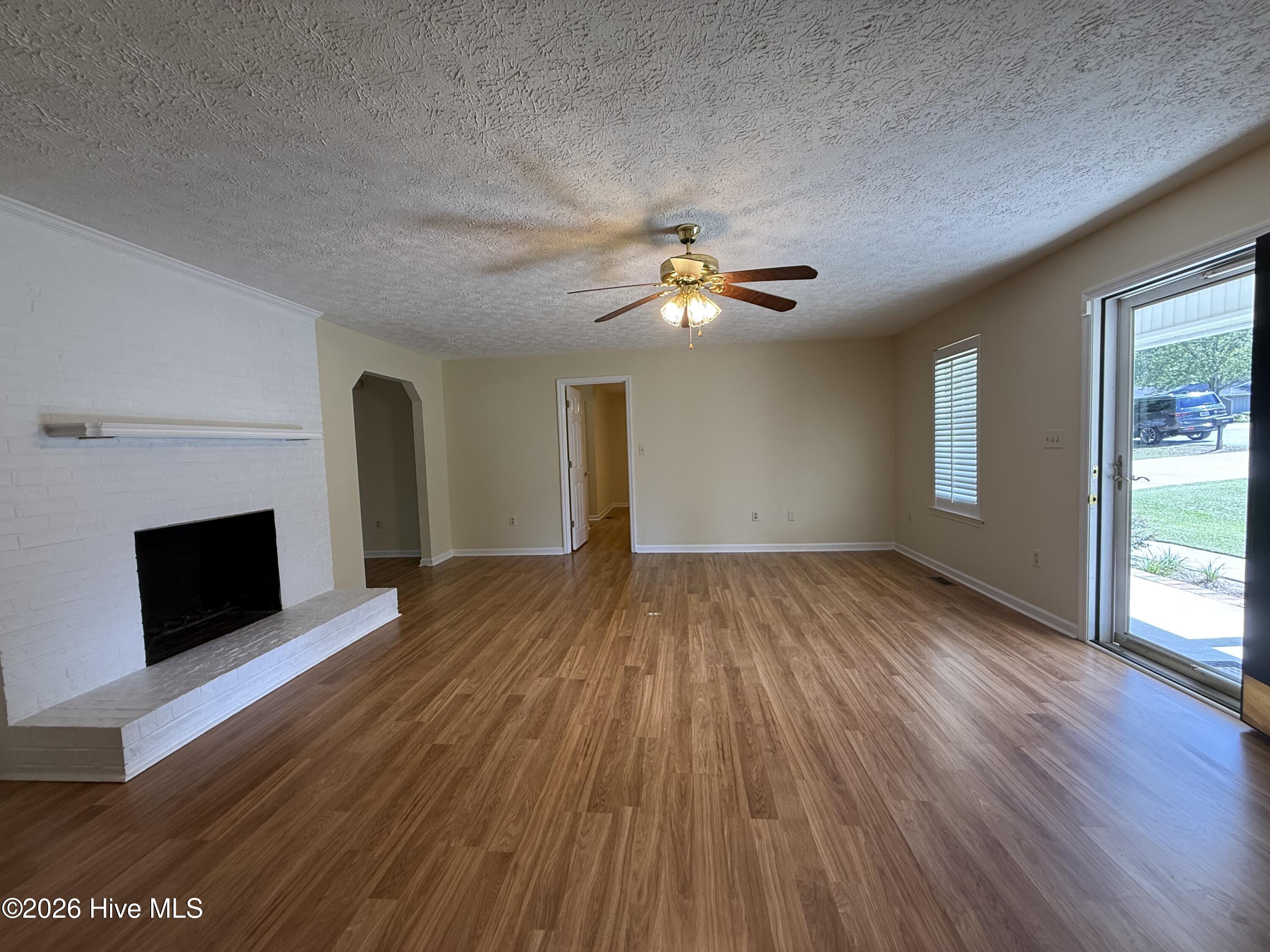 422 King Lane Property Photo 3