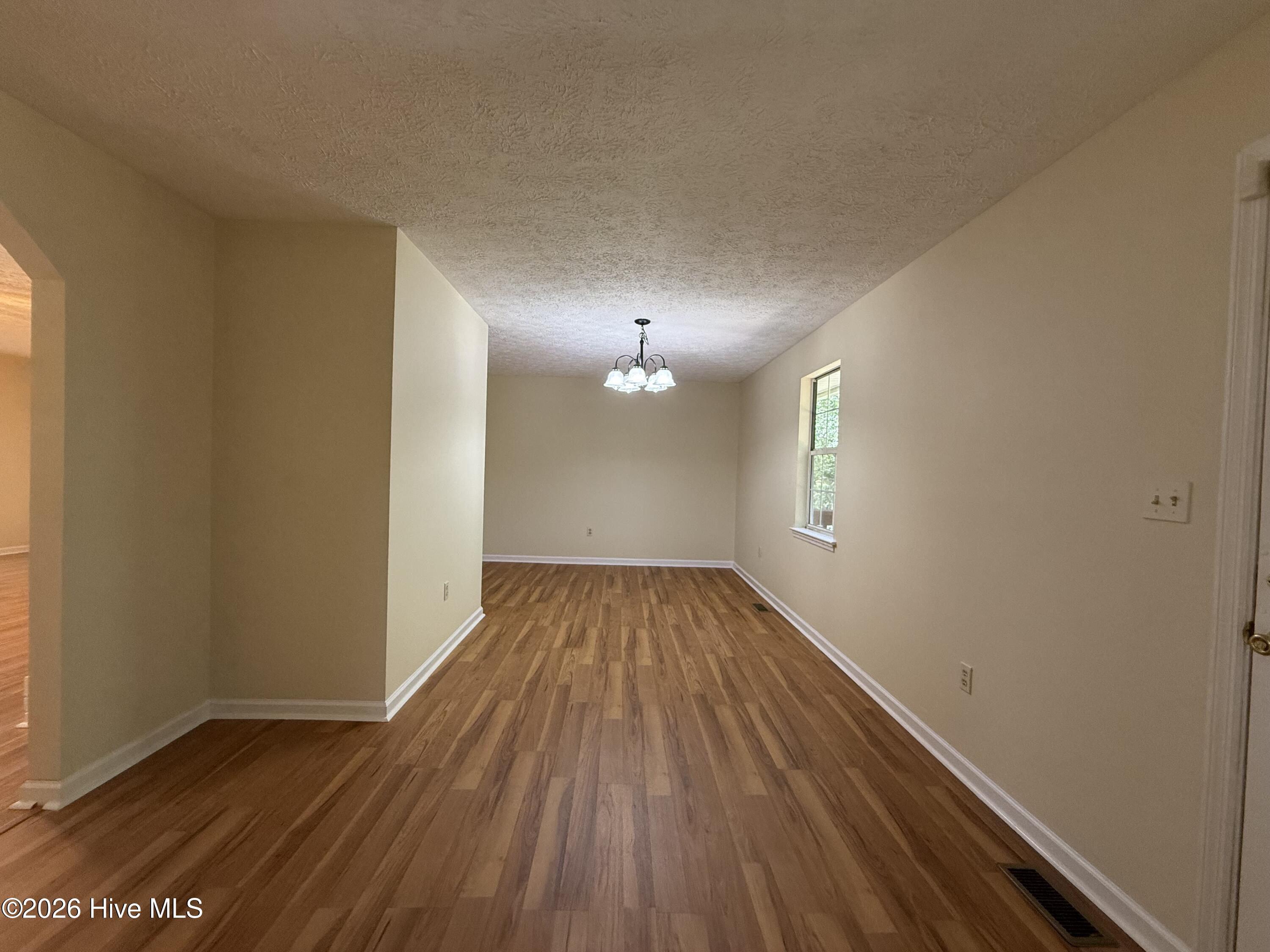 422 King Lane Property Photo 5