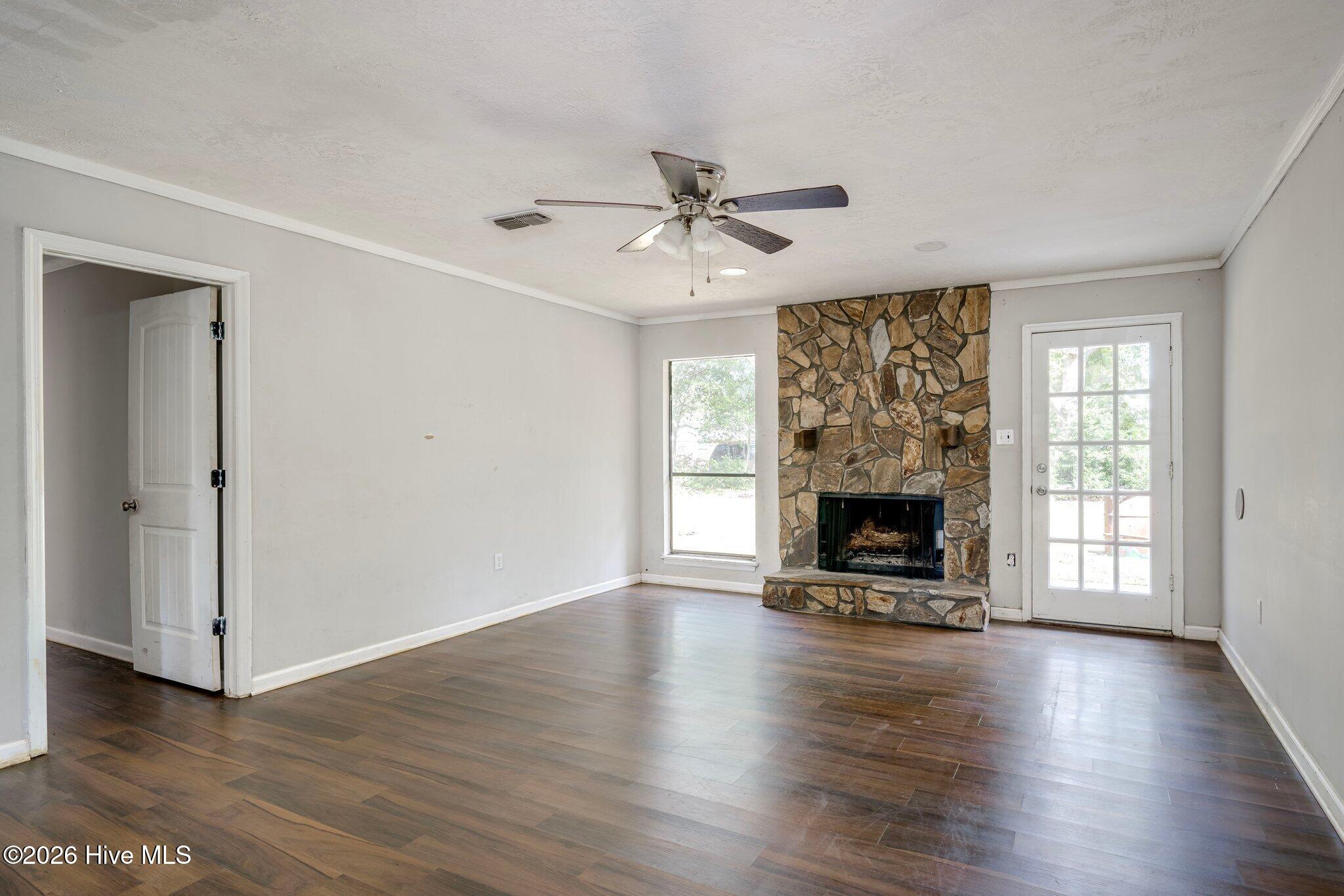 3811 Beacon Drive Property Photo 4