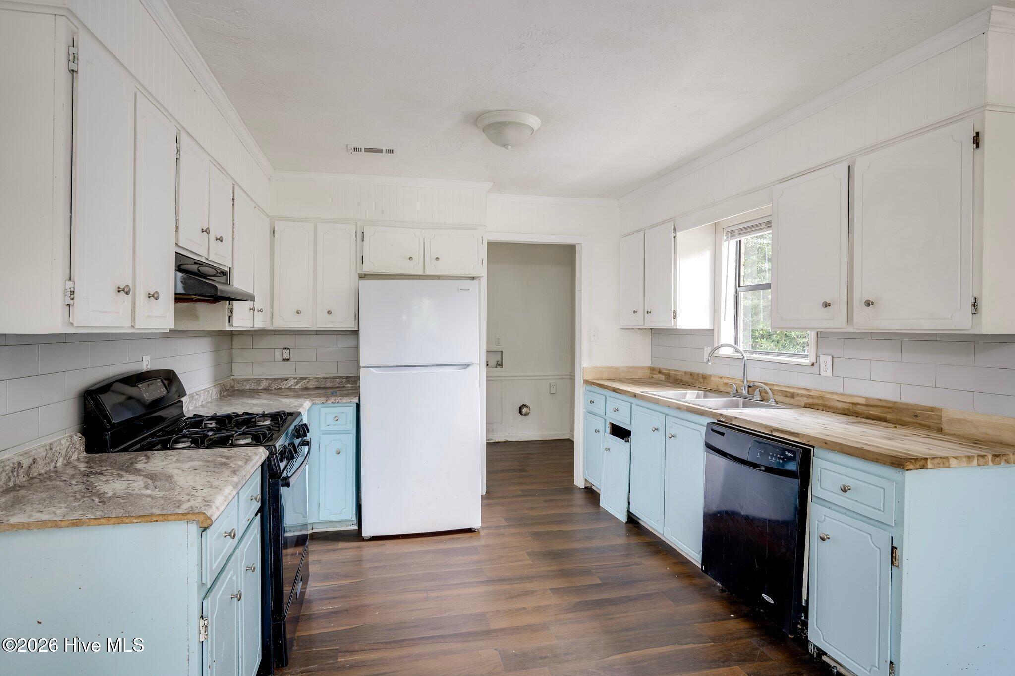 3811 Beacon Drive Property Photo 10