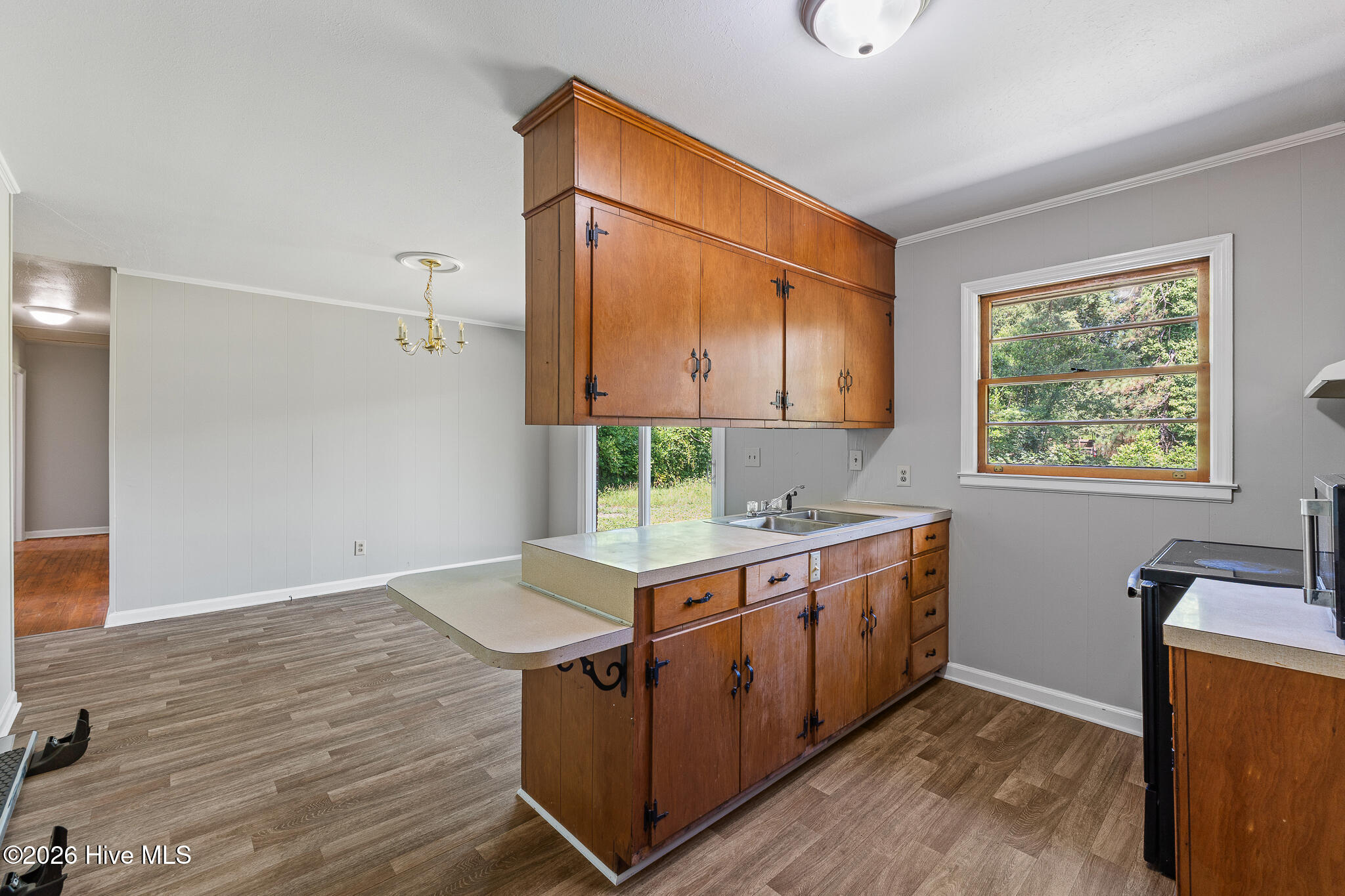 2105 Eastland Drive Property Photo 5