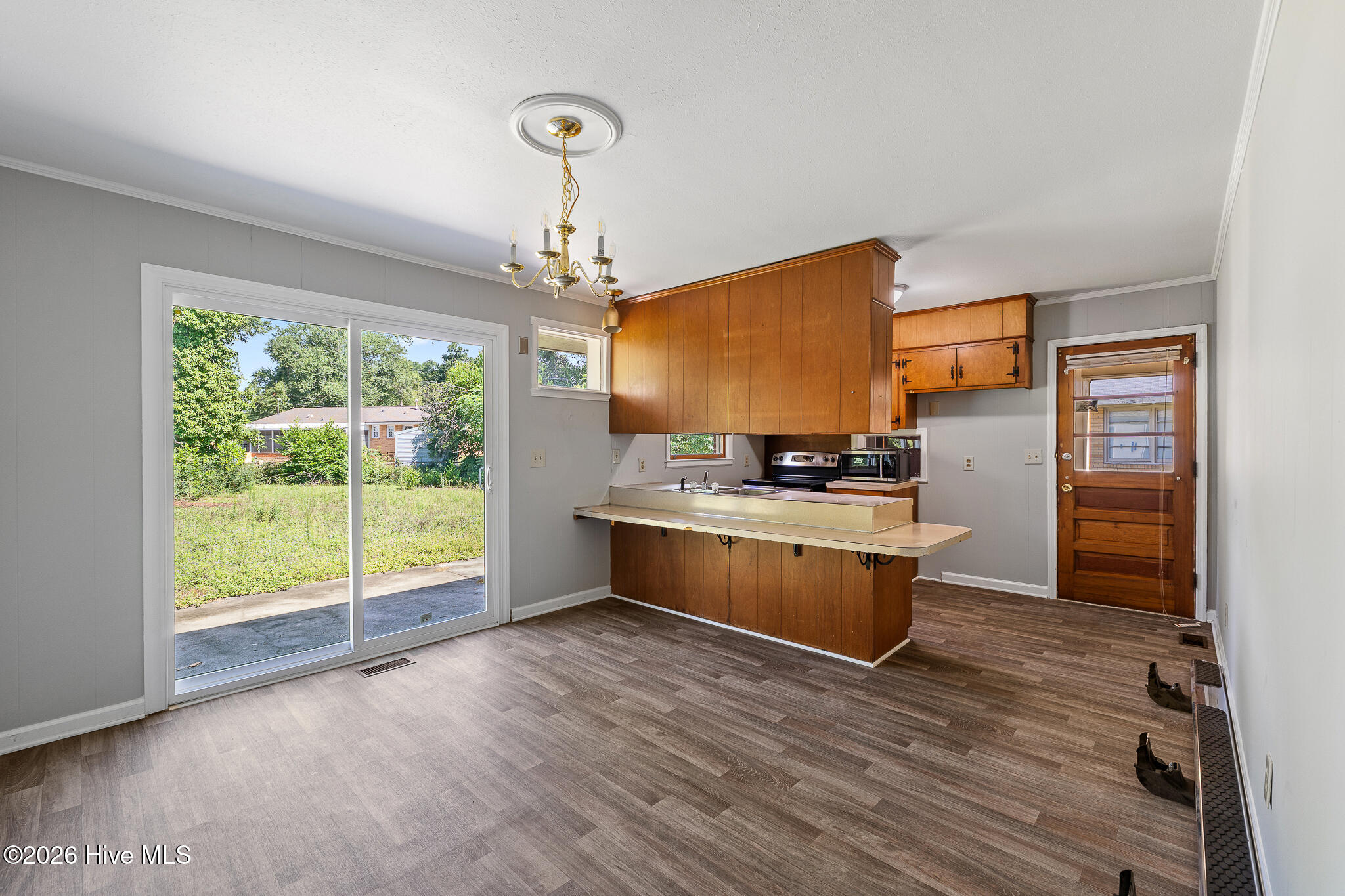 2105 Eastland Drive Property Photo 6