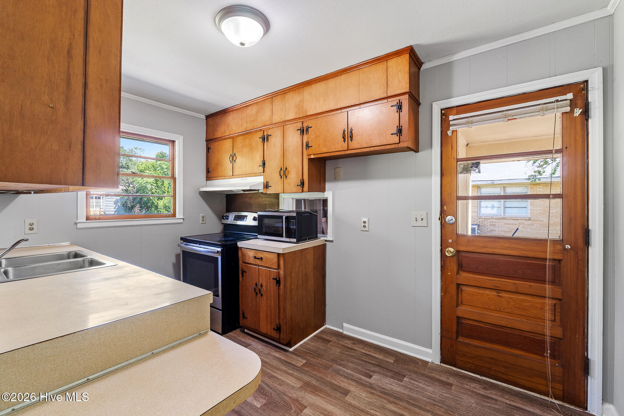 2105 Eastland Drive Property Photo 8