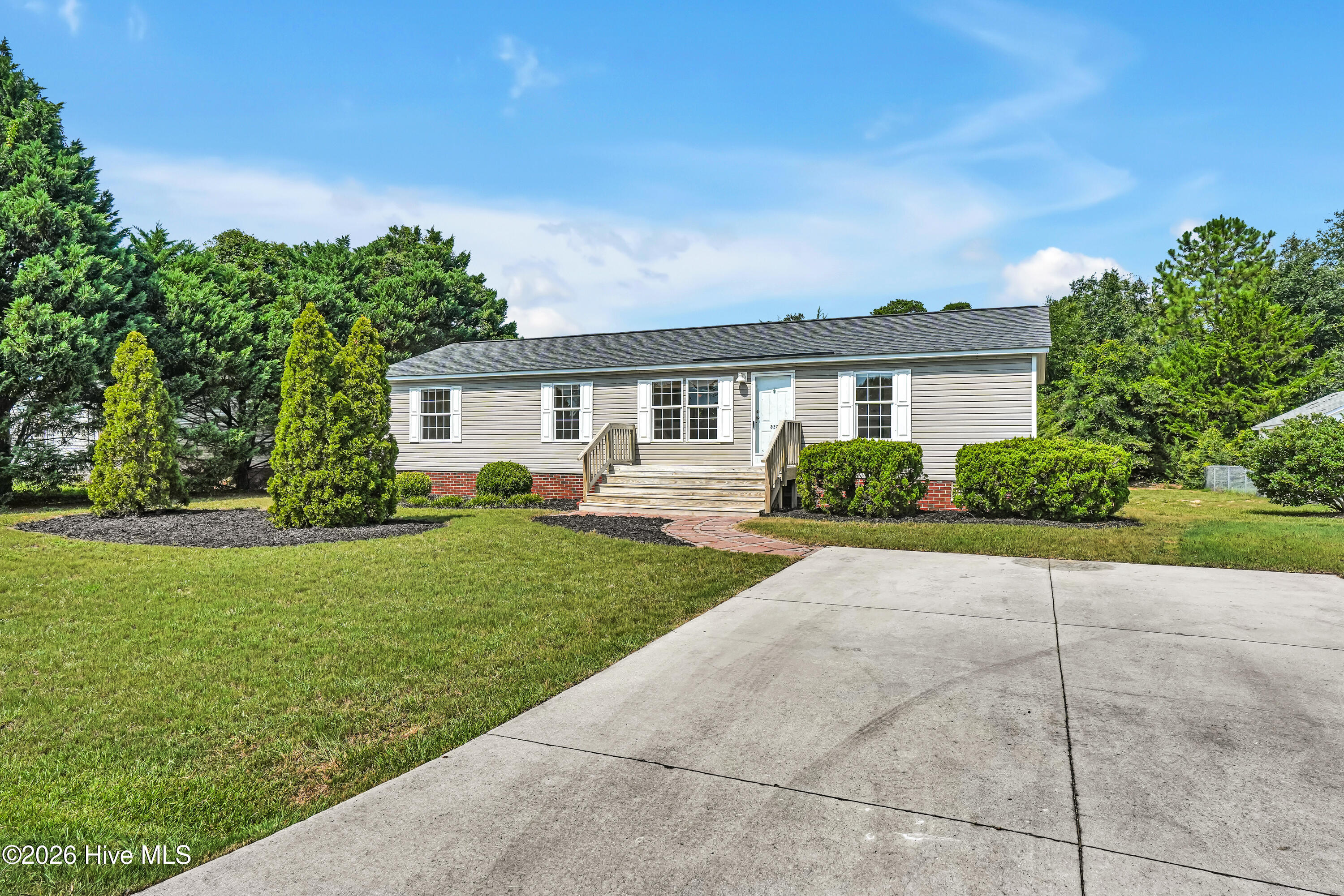 525 Soundside Drive Property Photo 2