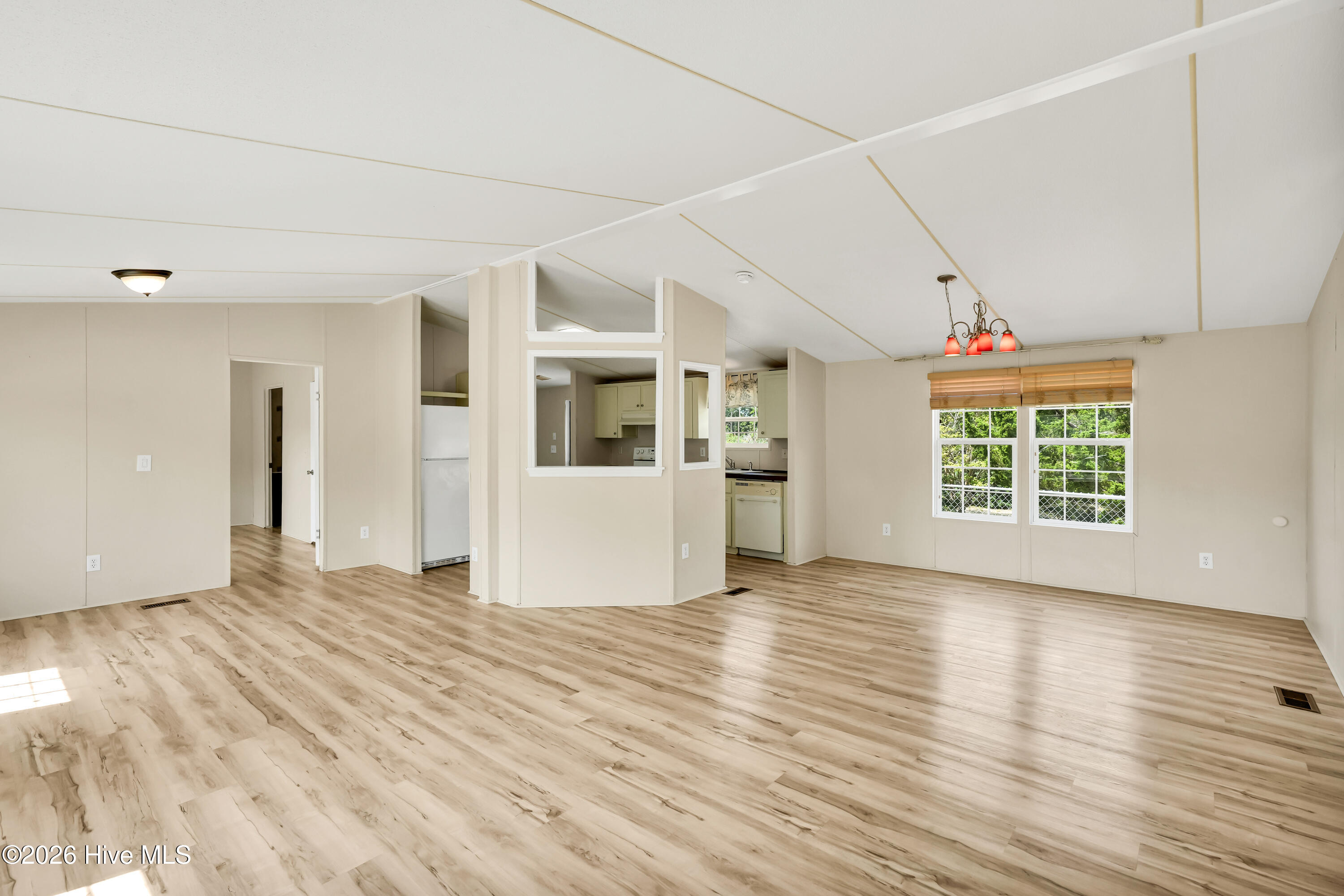 525 Soundside Drive Property Photo 3
