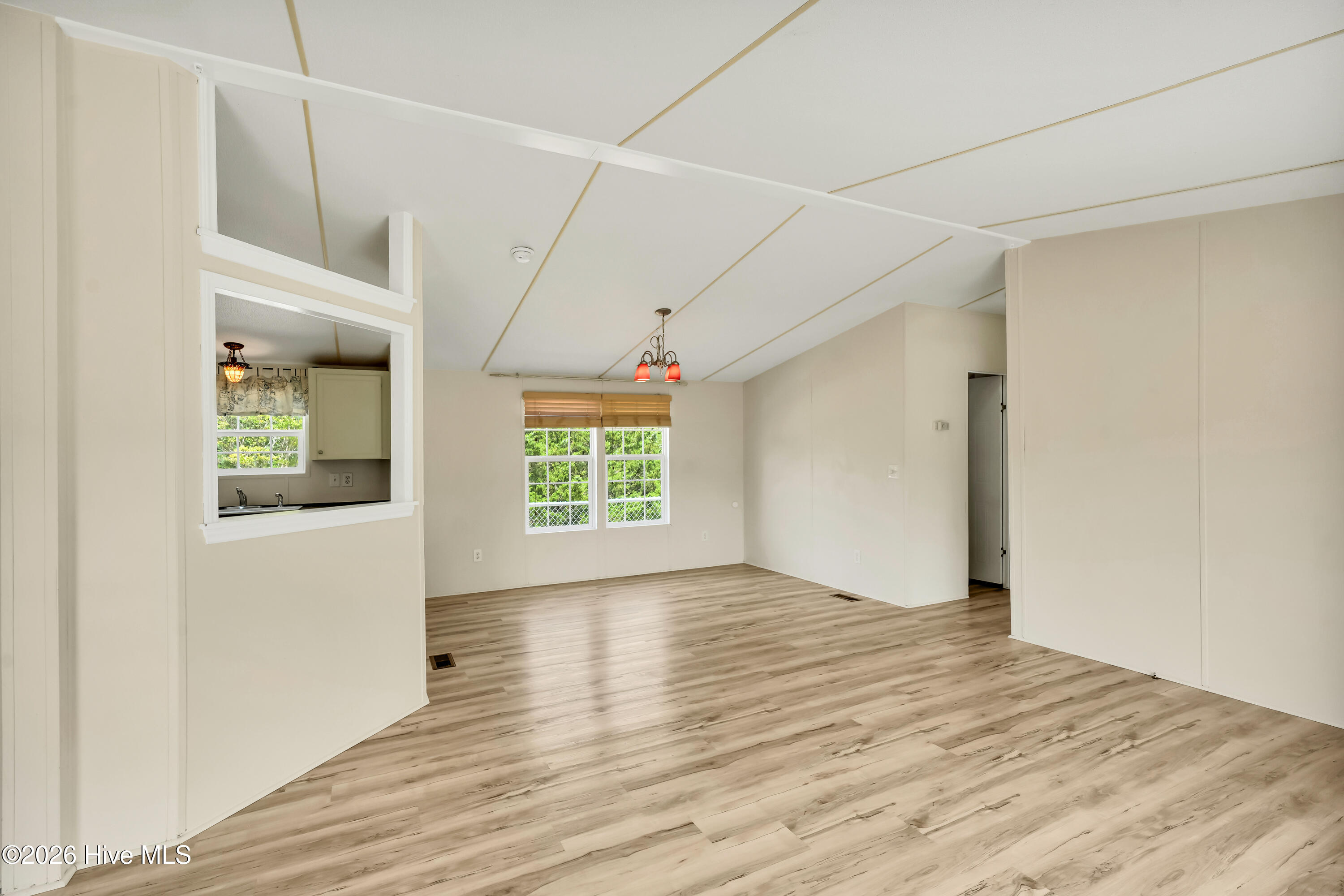 525 Soundside Drive Property Photo 4