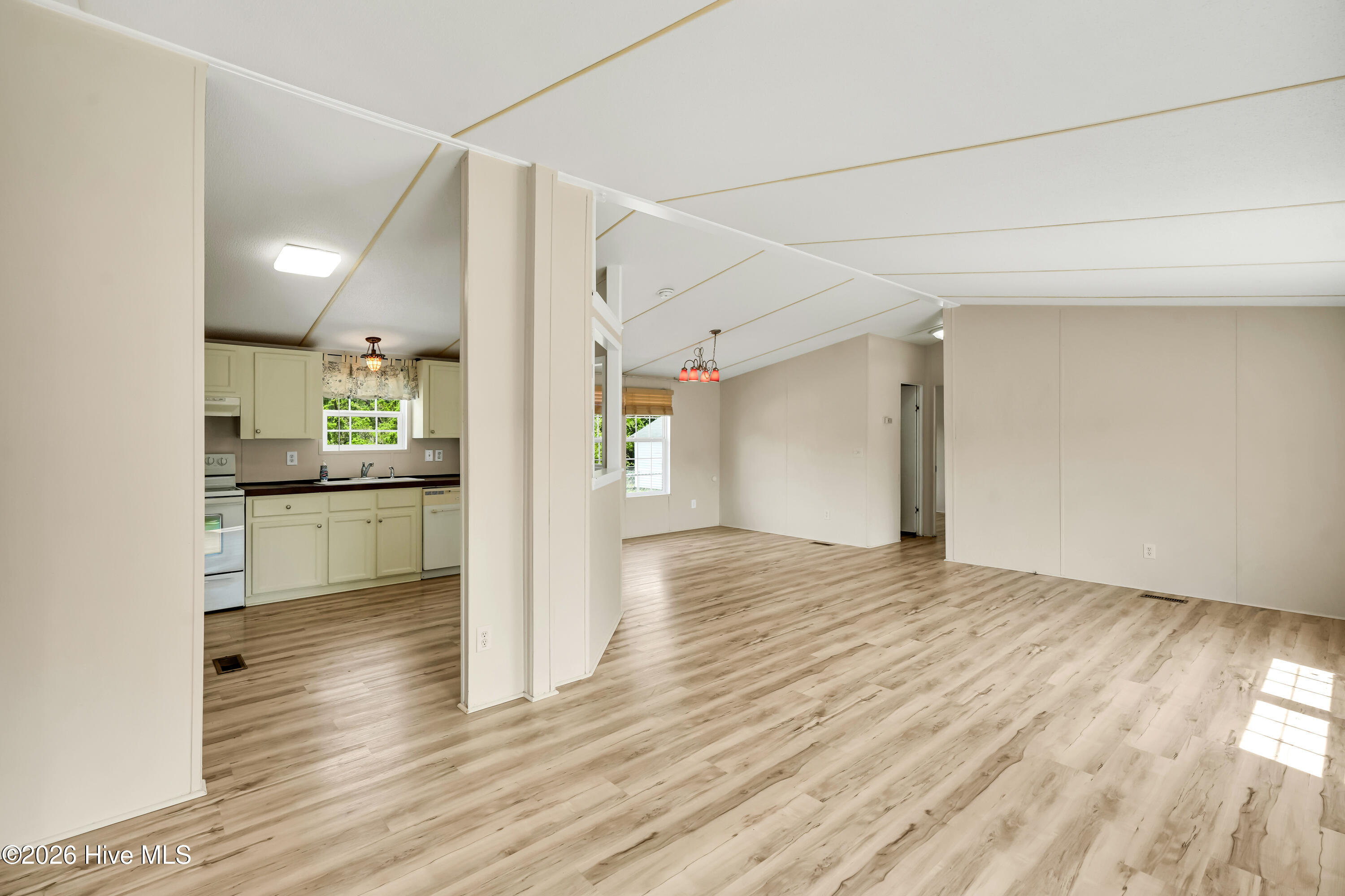 525 Soundside Drive Property Photo 6
