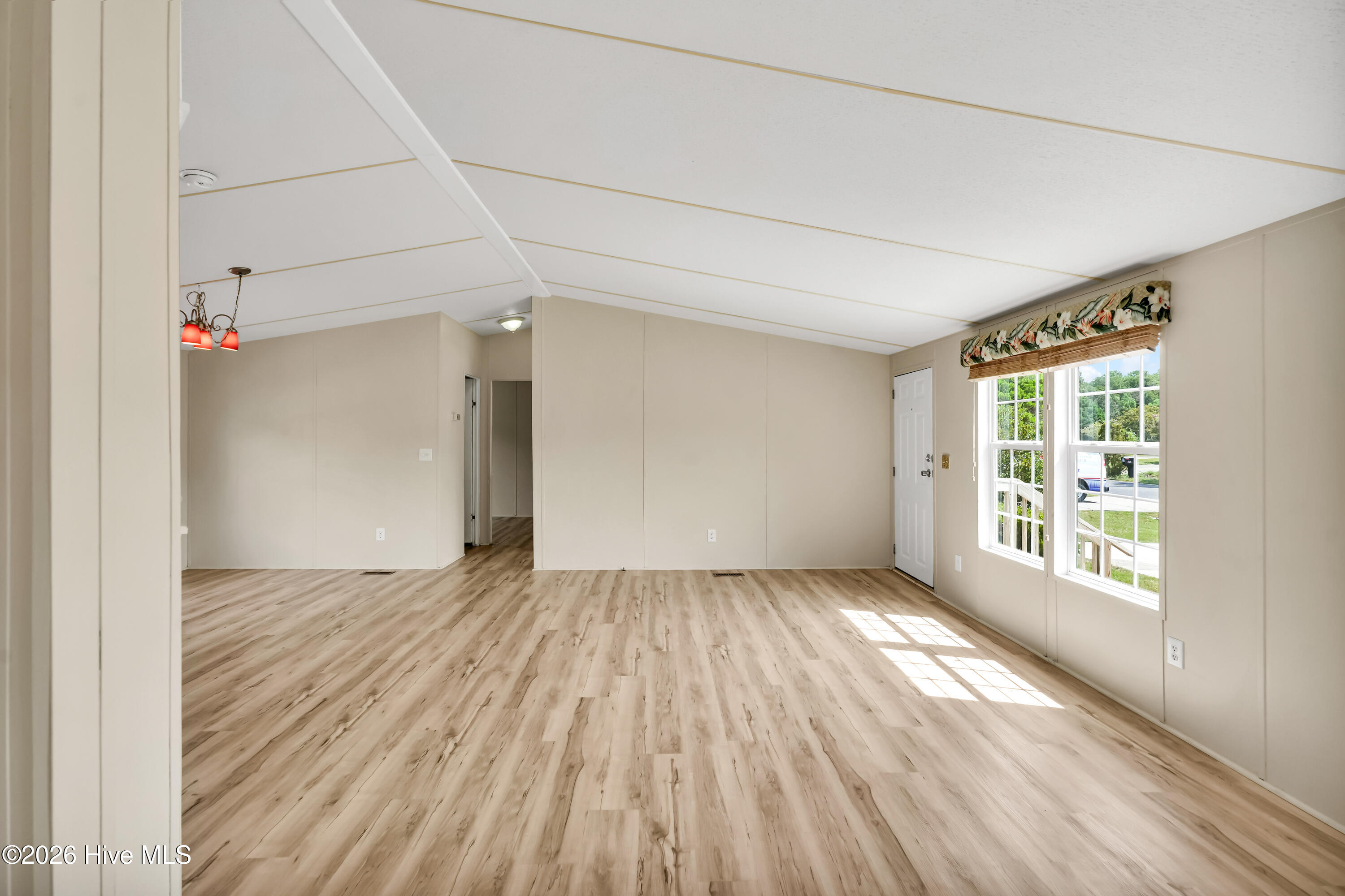 525 Soundside Drive Property Photo 7