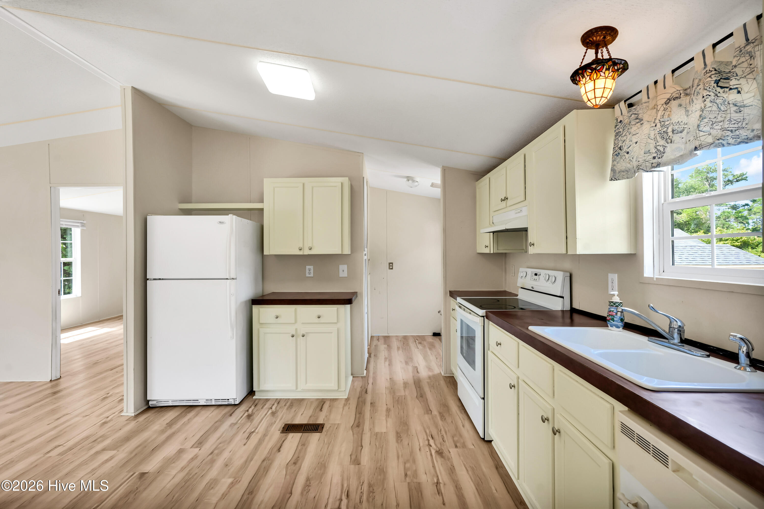 525 Soundside Drive Property Photo 10
