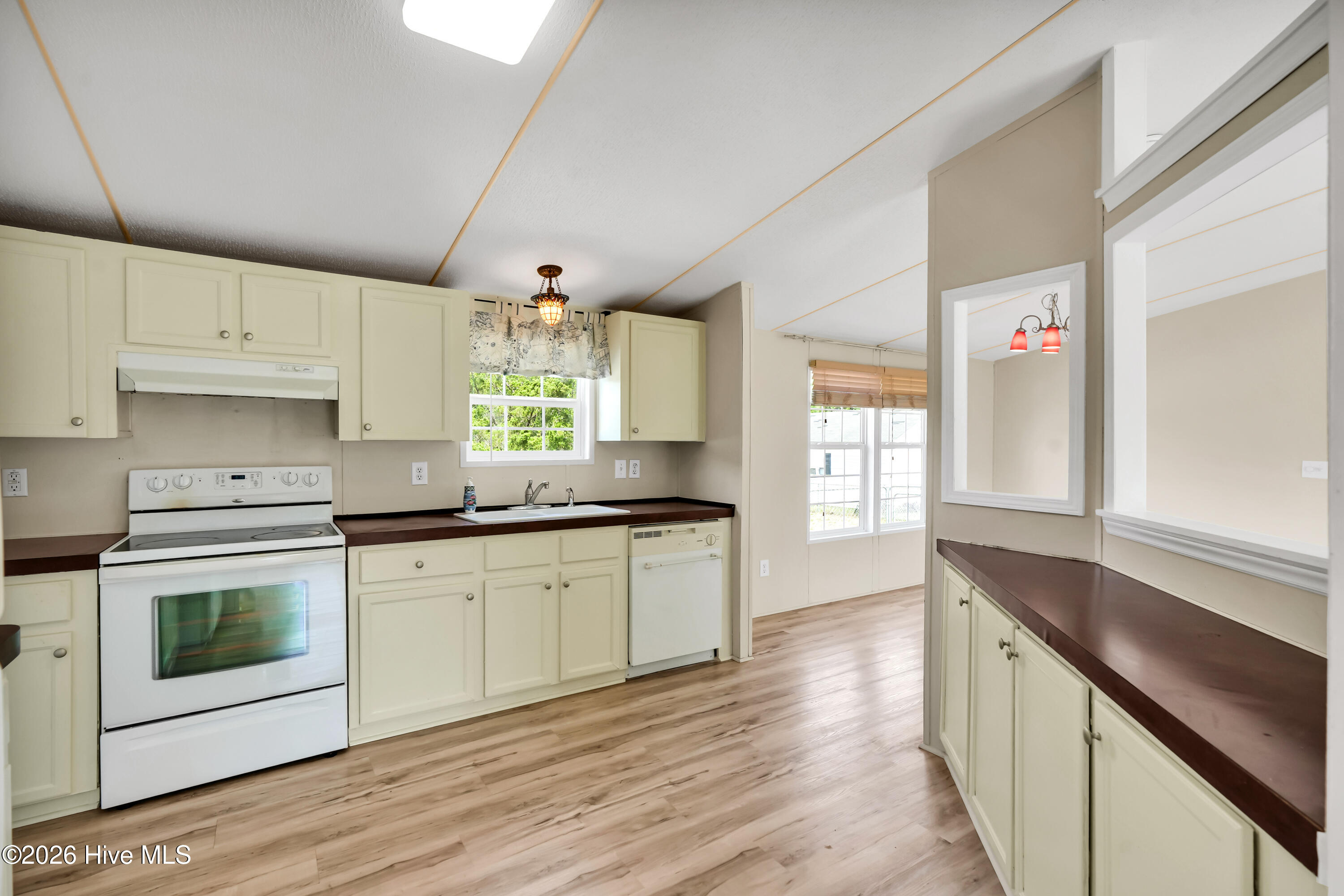 525 Soundside Drive Property Photo 15
