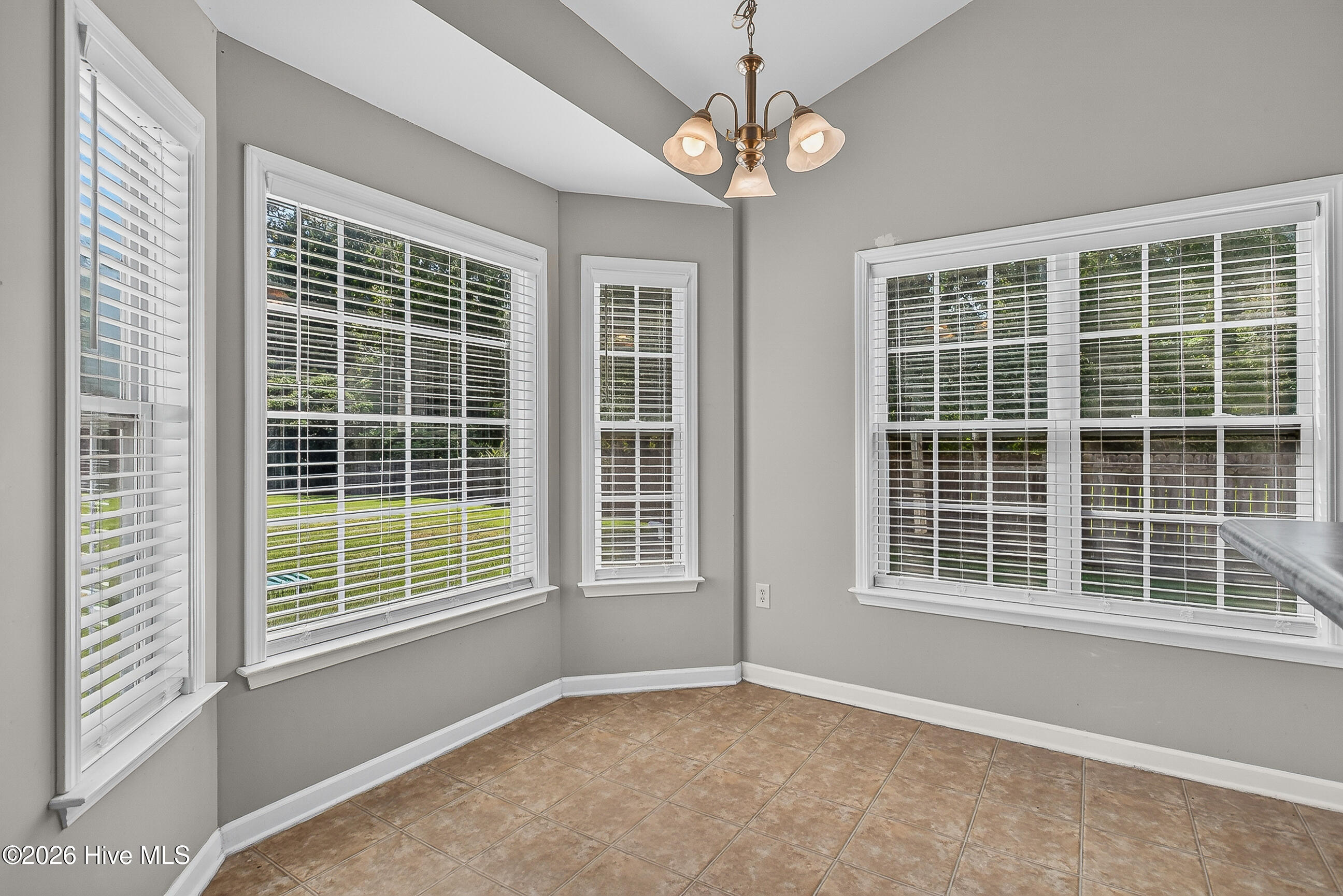145 Spring Leaf Lane Property Photo 6