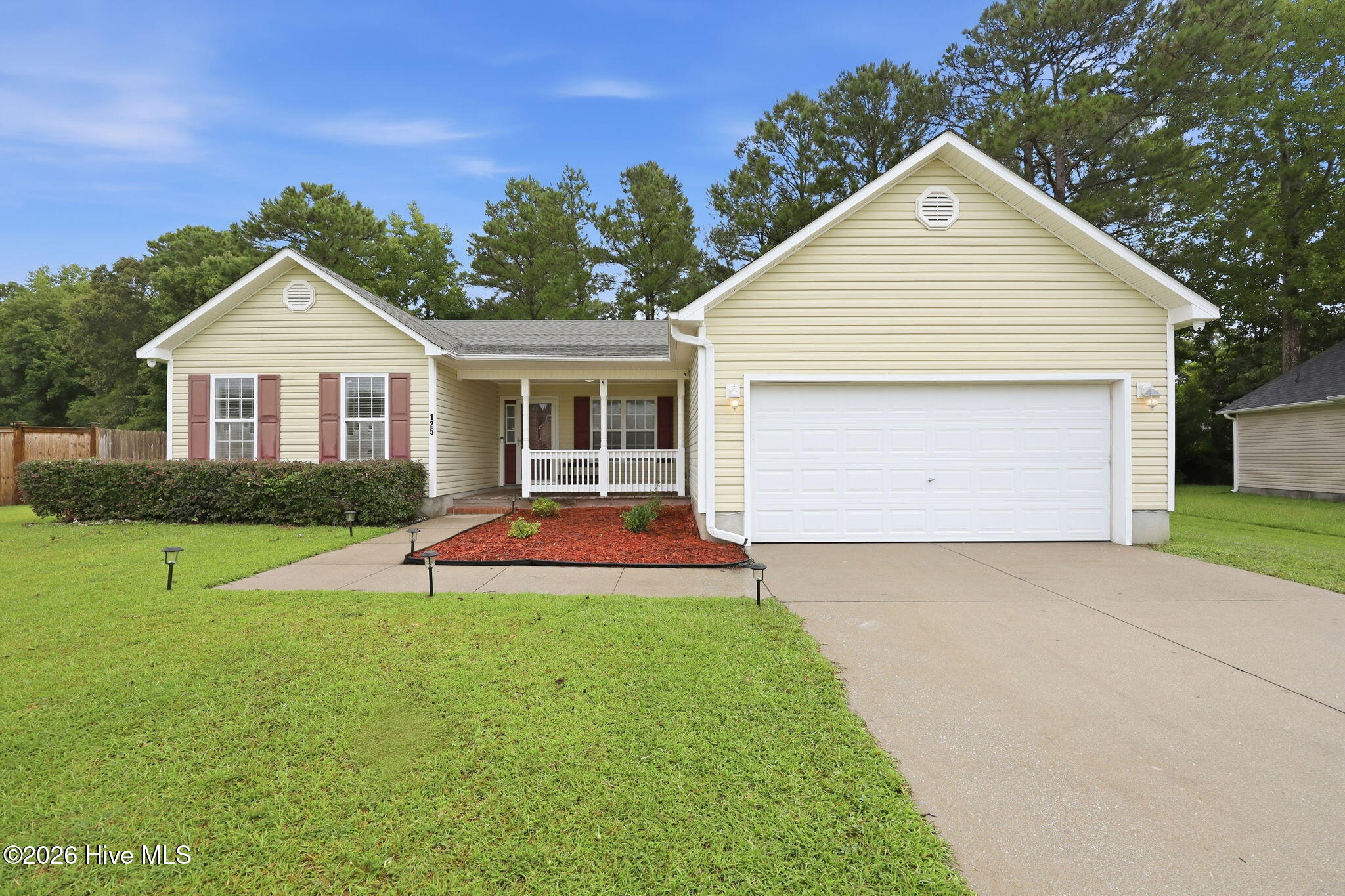 125 Whiteleaf Drive Property Photo 1