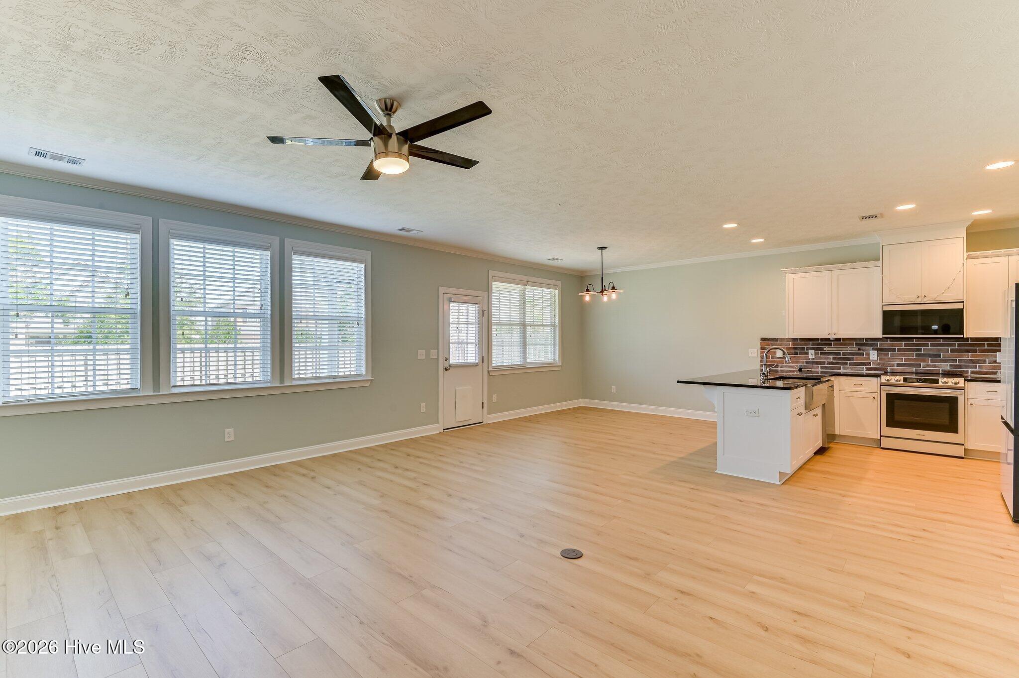 1047 Glenhaven Drive Property Photo 7