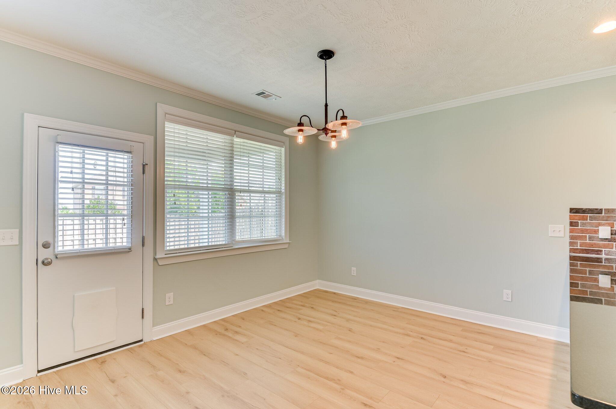 1047 Glenhaven Drive Property Photo 11