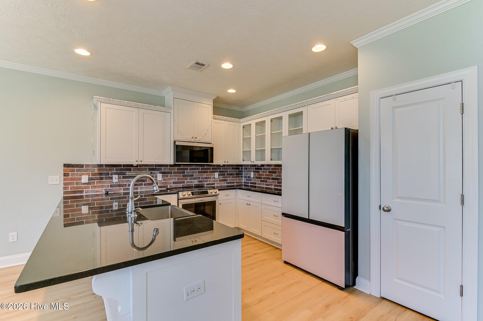 1047 Glenhaven Drive Property Photo 13