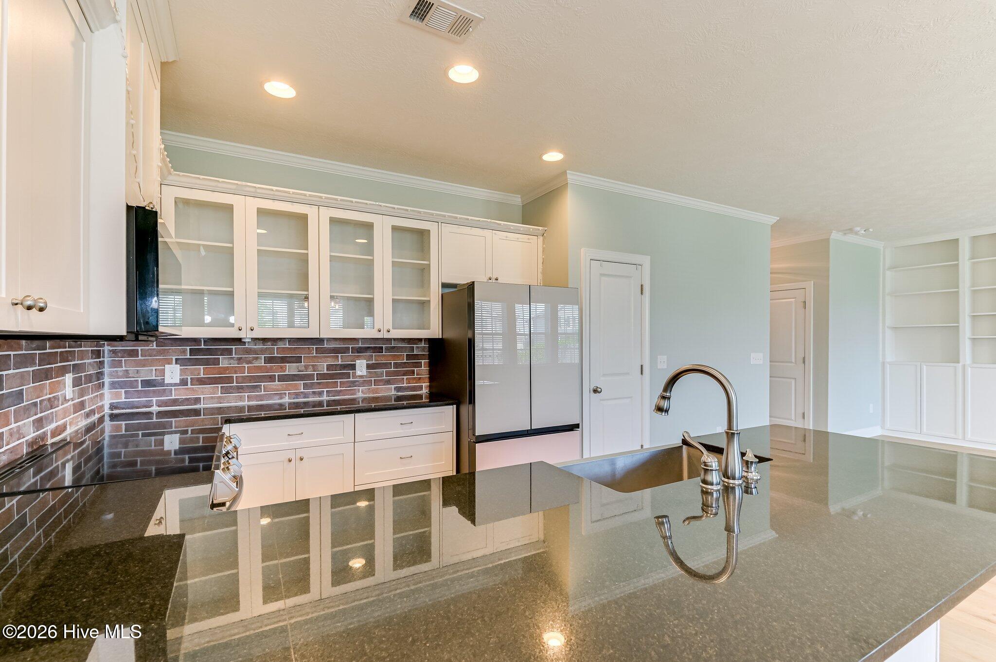 1047 Glenhaven Drive Property Photo 14