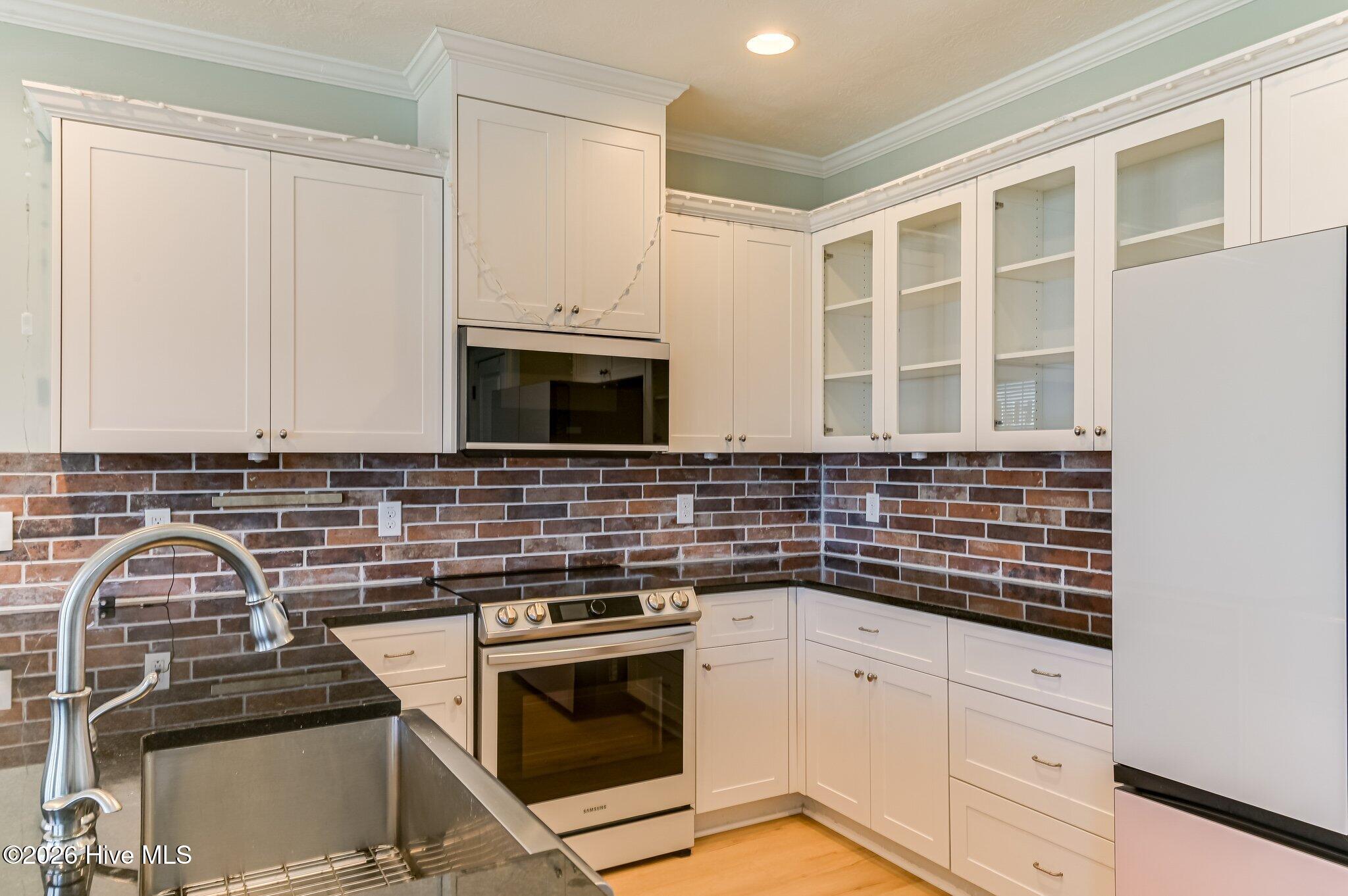 1047 Glenhaven Drive Property Photo 15