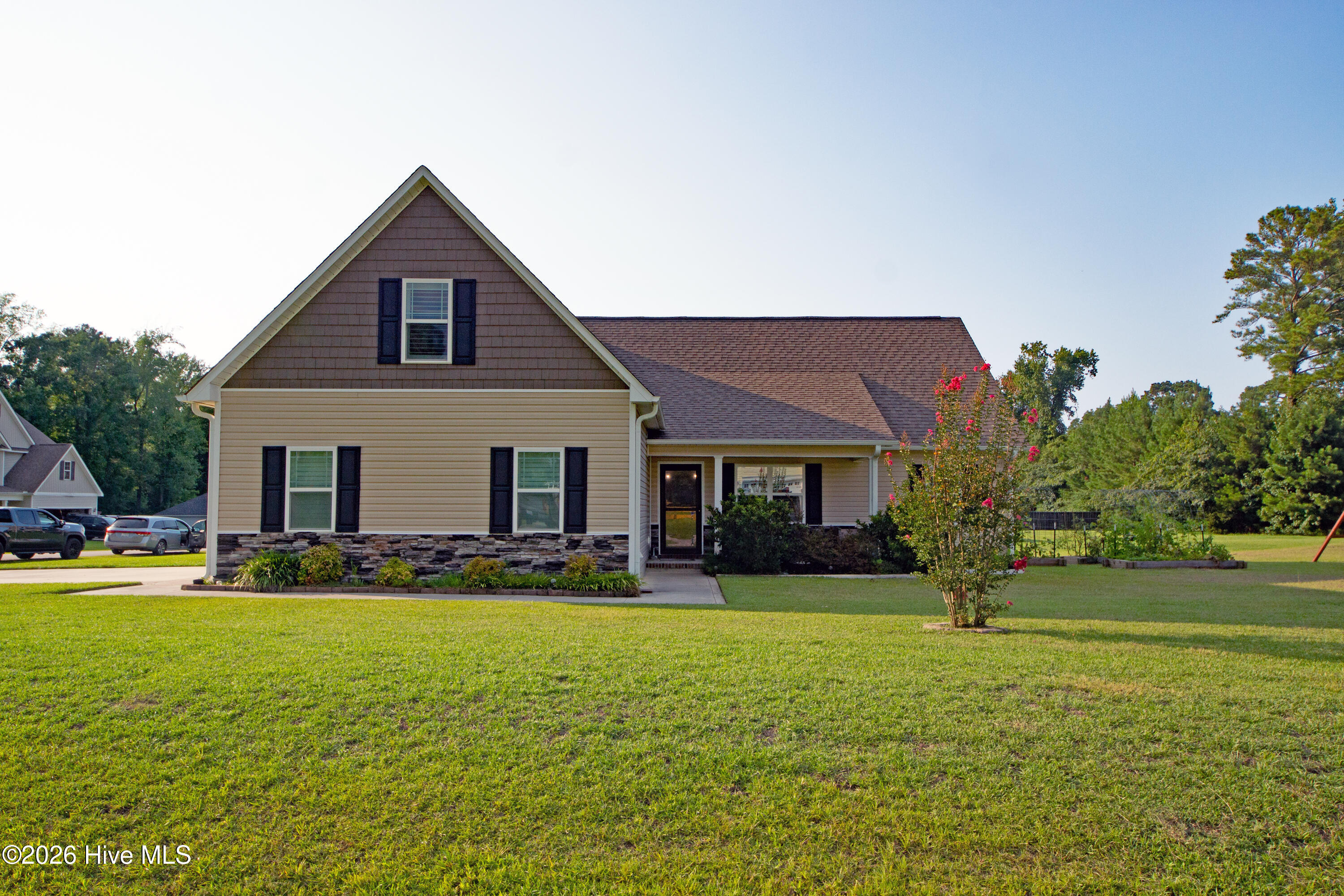200 Gillcrest Court Property Photo 2