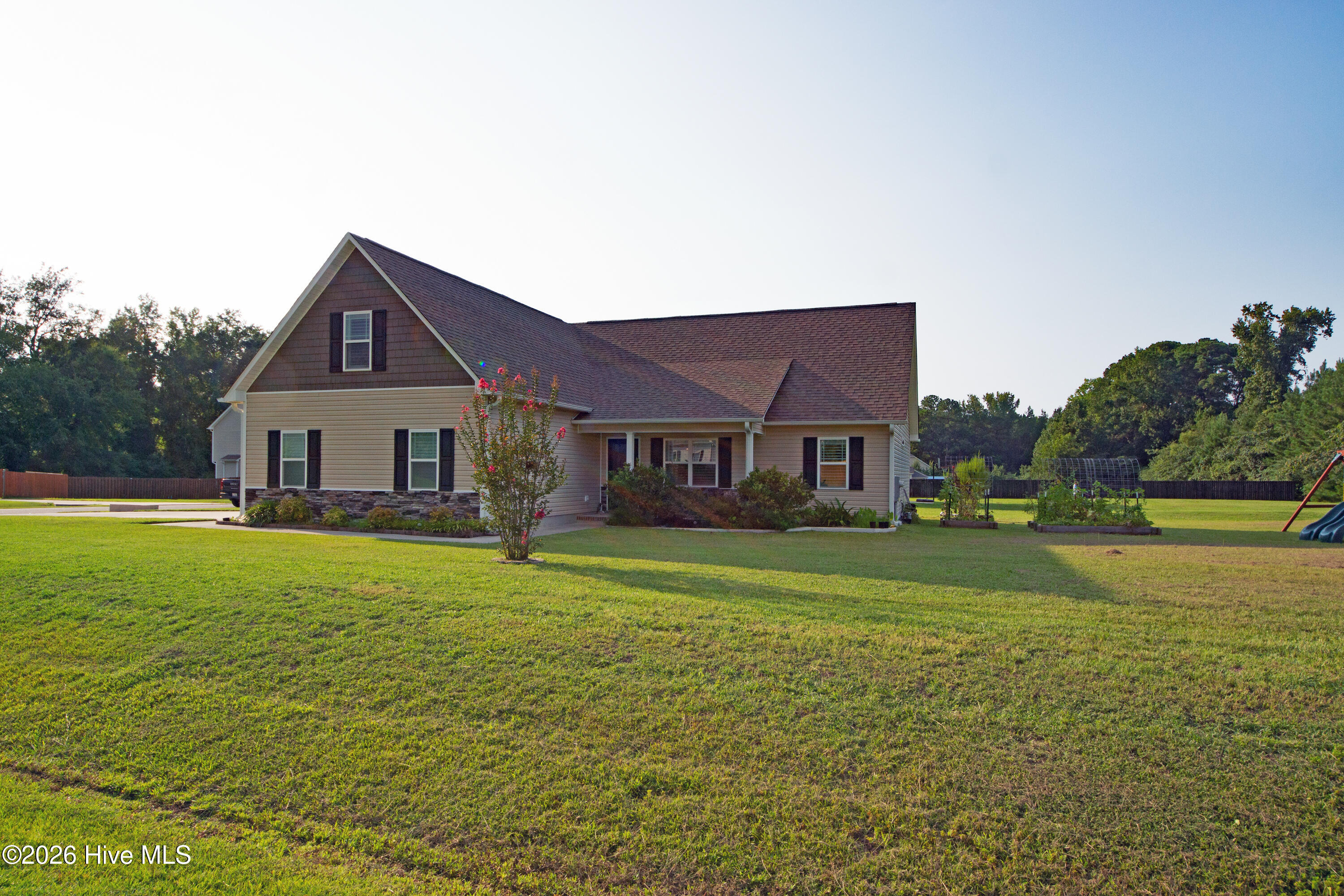 200 Gillcrest Court Property Photo 4