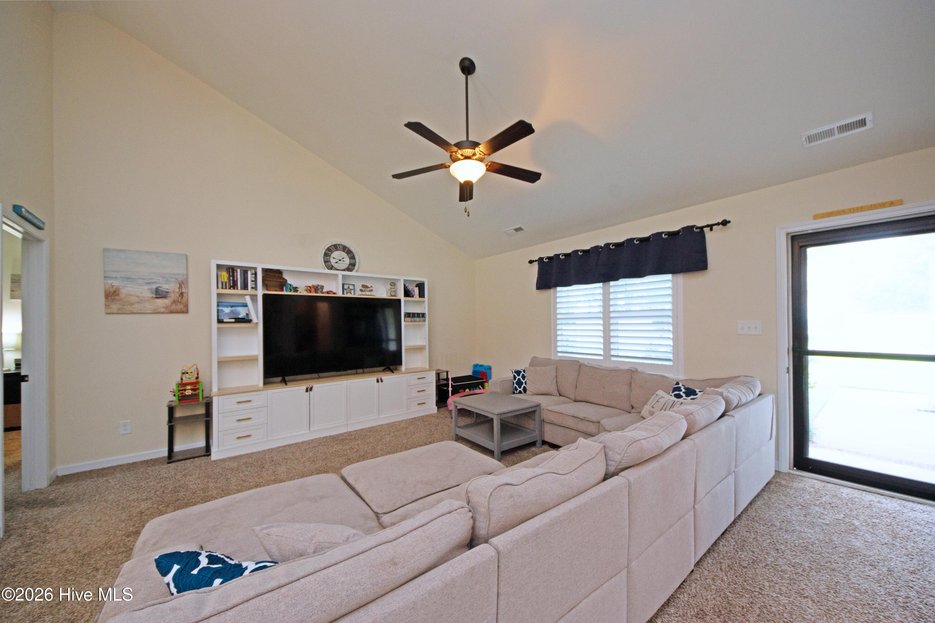 200 Gillcrest Court Property Photo 8