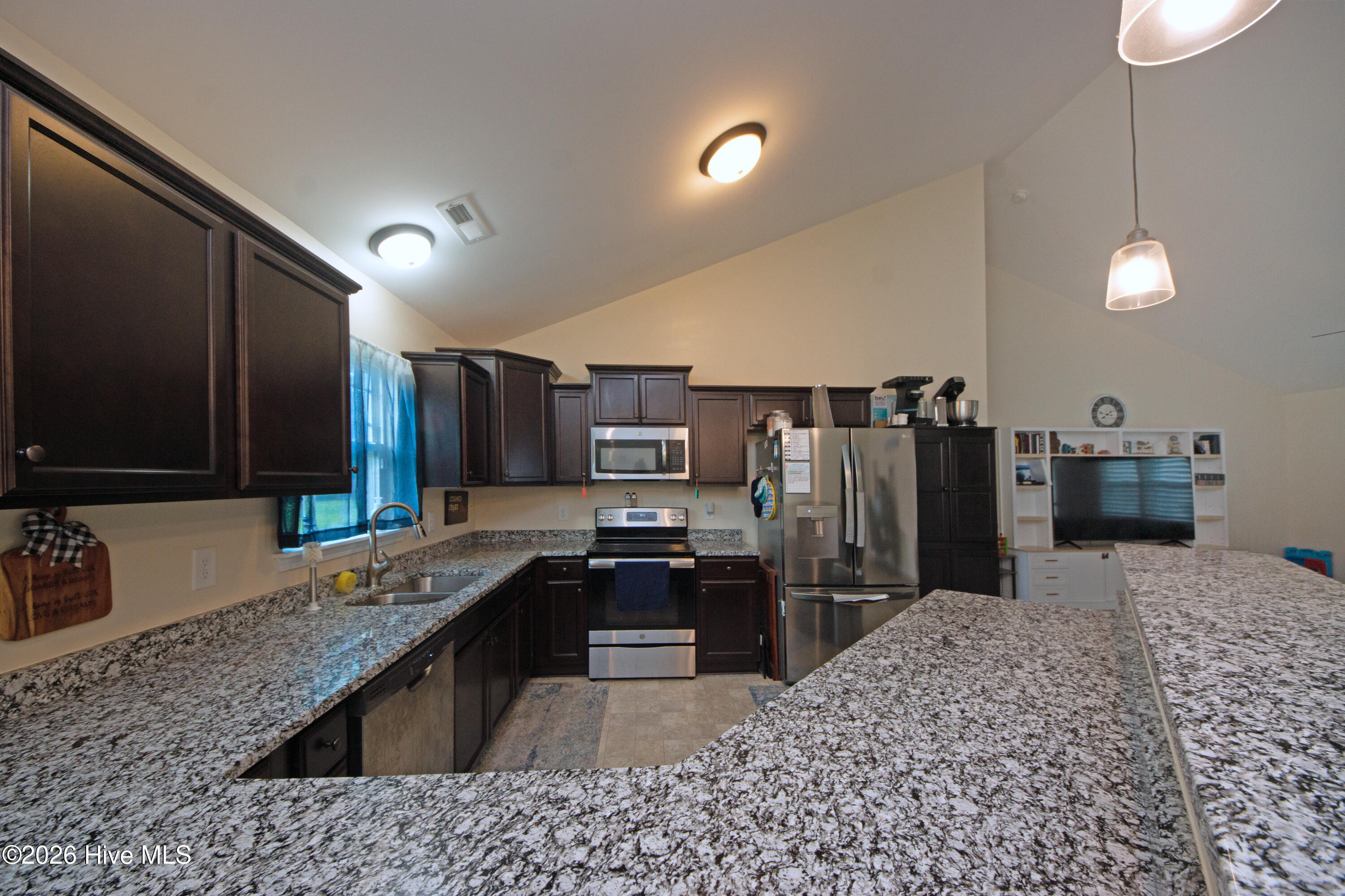 200 Gillcrest Court Property Photo 13