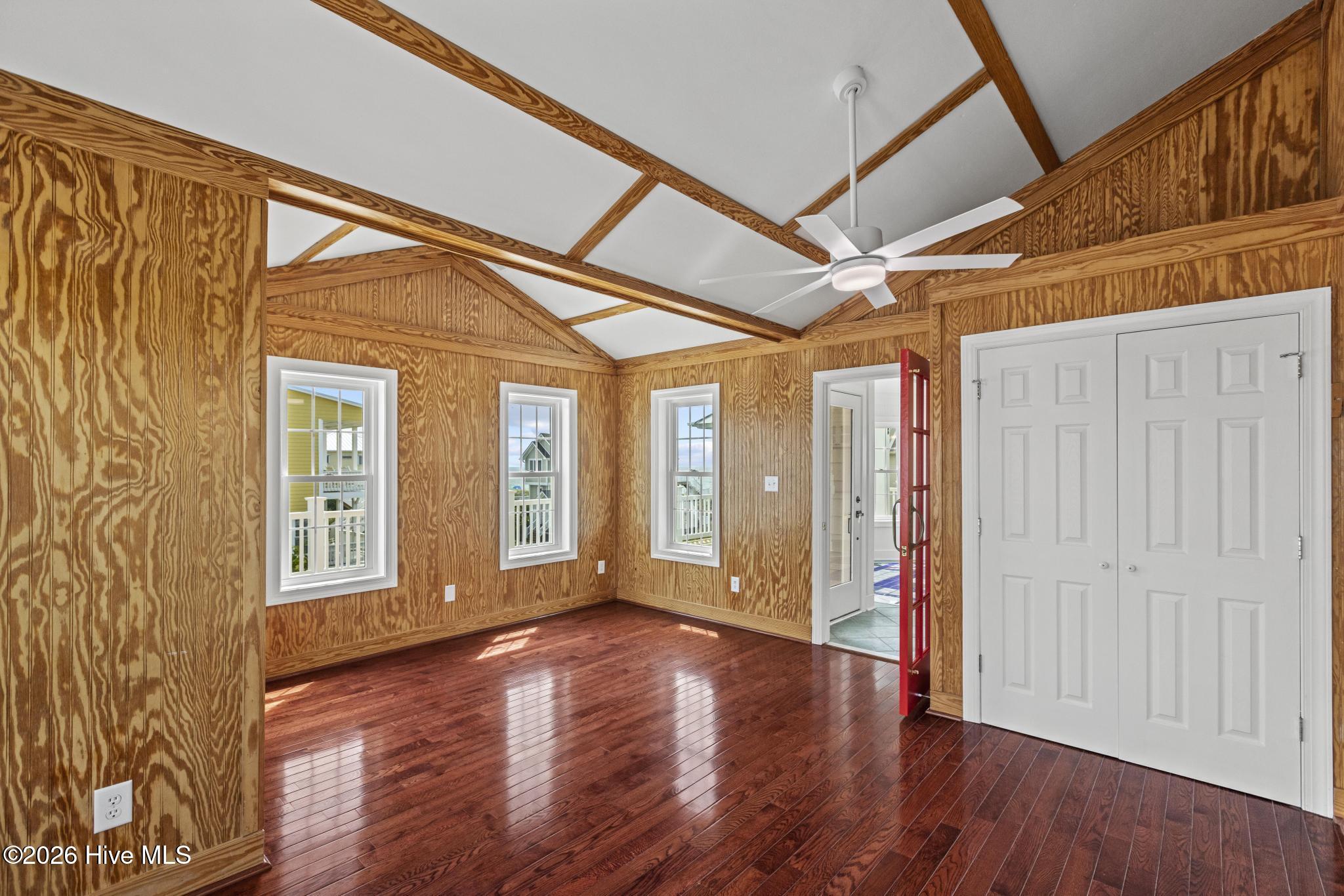 9813 Sandy Court Property Photo 33